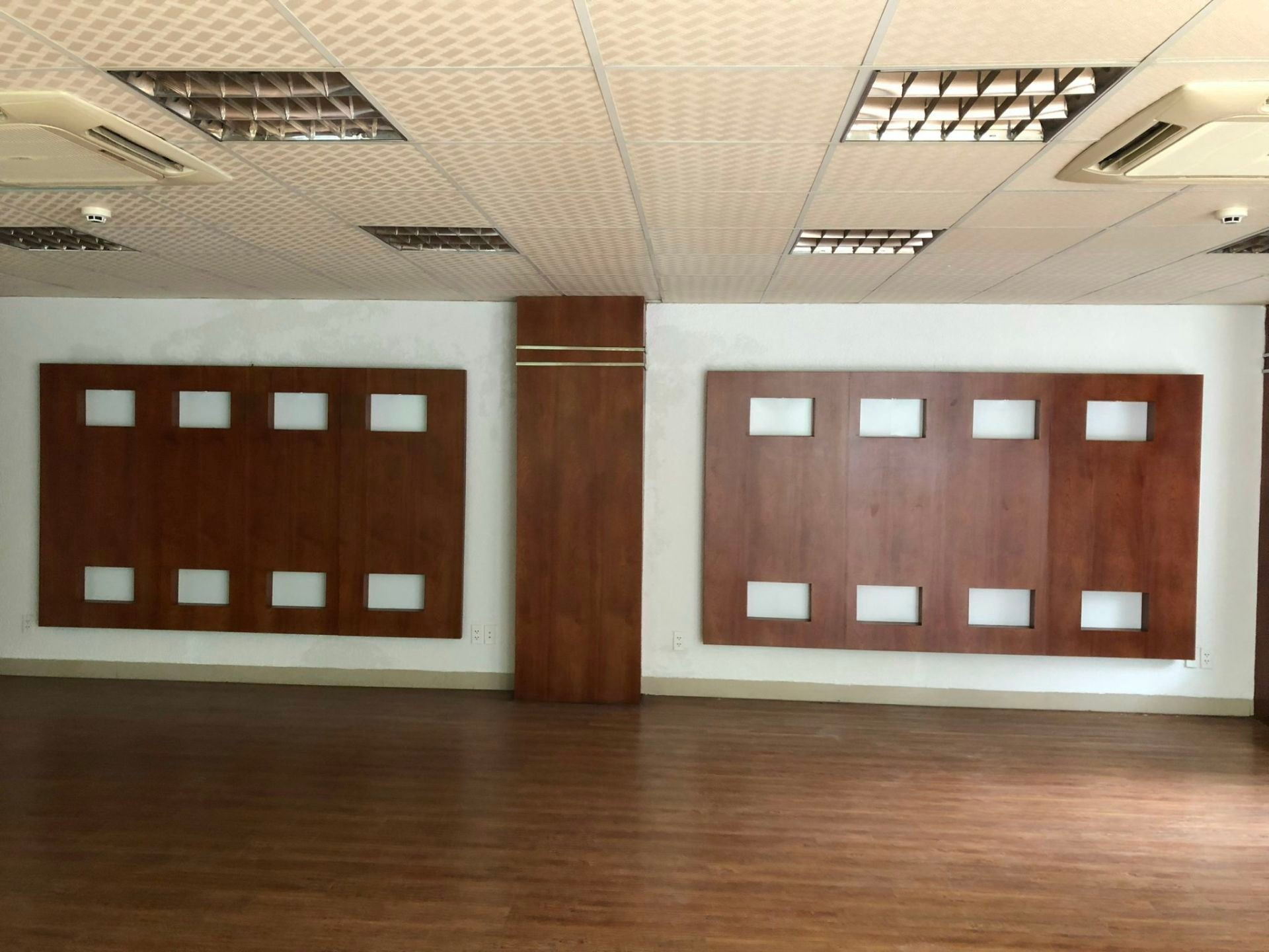 Bán nhà Ngọc Khánh - diện tích 106m2 9 tầng - Lô góc 2 mặt thoáng - giá 82 tỷ