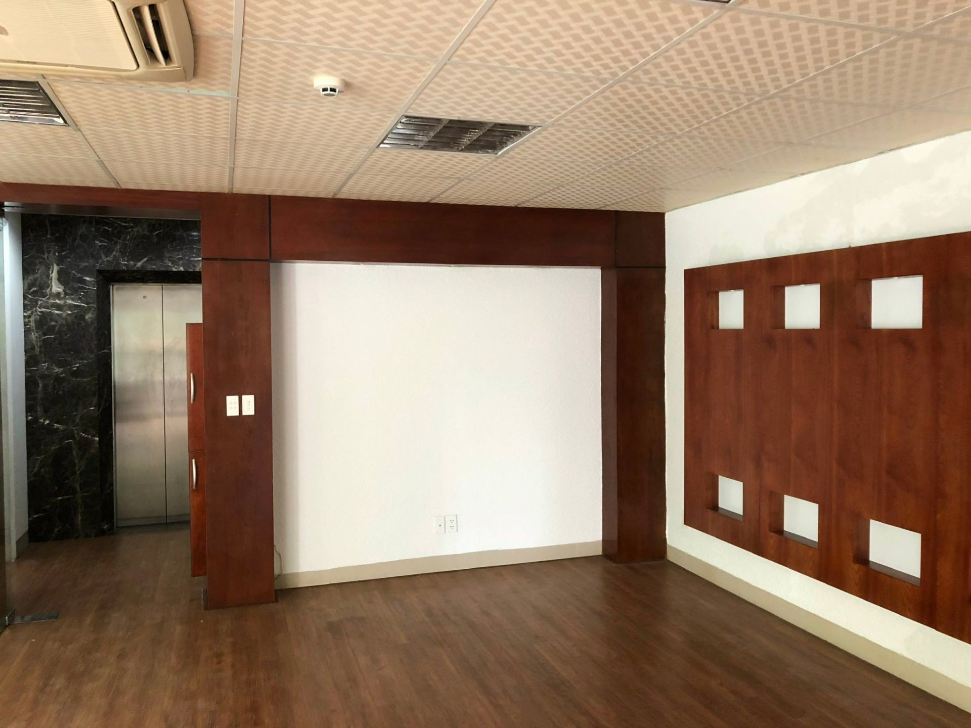 Bán nhà Ngọc Khánh - diện tích 106m2 9 tầng - Lô góc 2 mặt thoáng - giá 82 tỷ