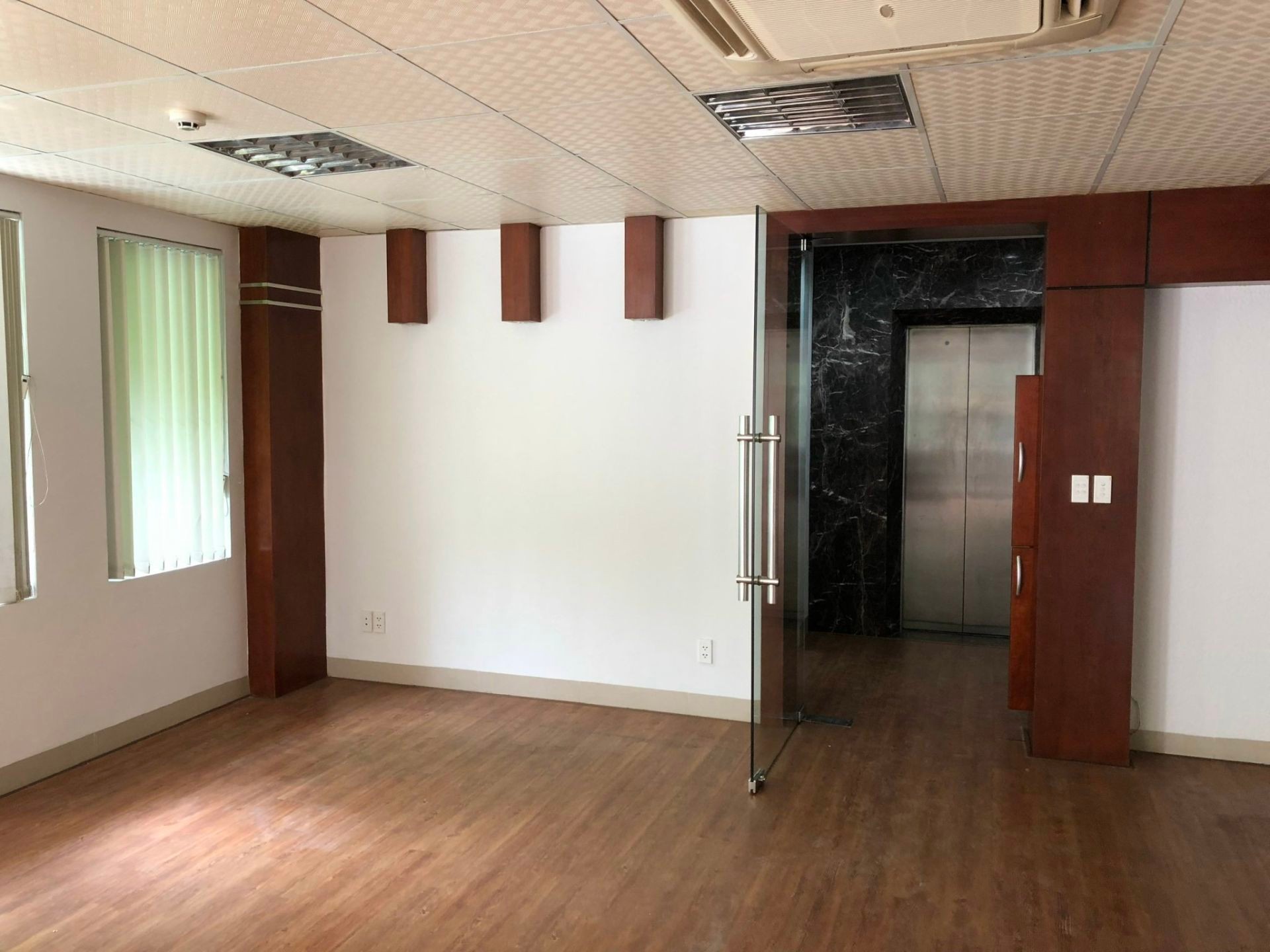 Bán nhà Ngọc Khánh - diện tích 106m2 9 tầng - Lô góc 2 mặt thoáng - giá 82 tỷ