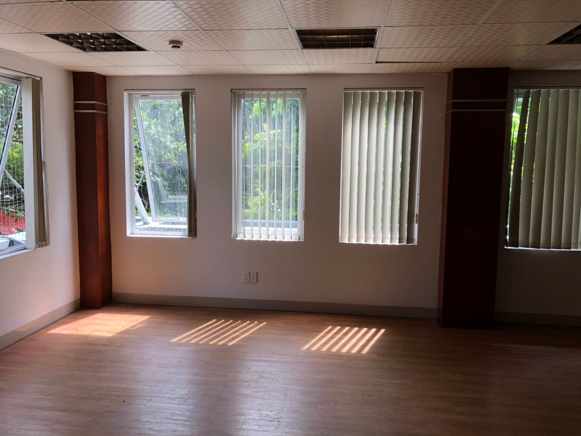 Bán nhà Ngọc Khánh - diện tích 106m2 9 tầng - Lô góc 2 mặt thoáng - giá 82 tỷ