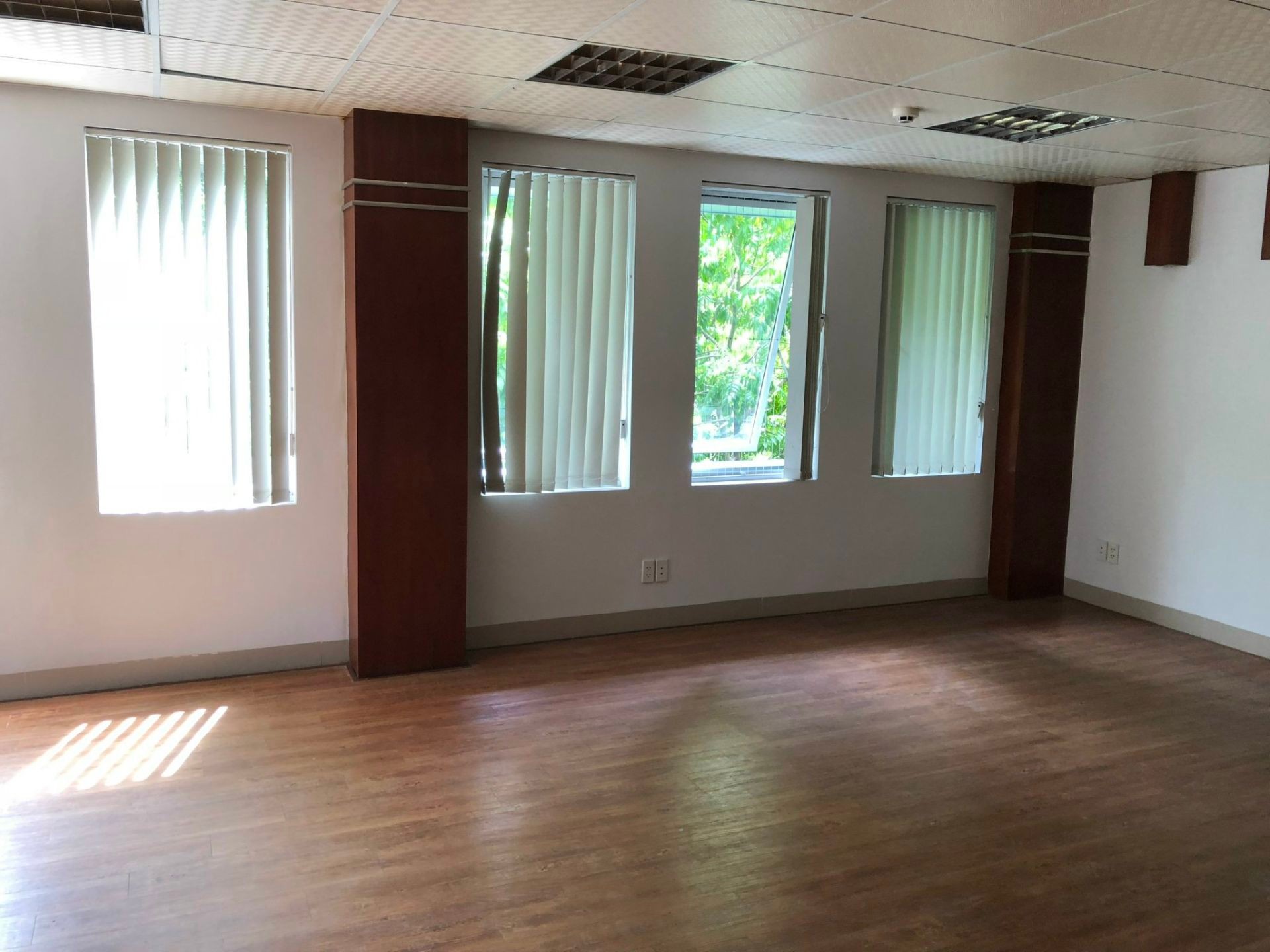 Bán nhà Ngọc Khánh - diện tích 106m2 9 tầng - Lô góc 2 mặt thoáng - giá 82 tỷ