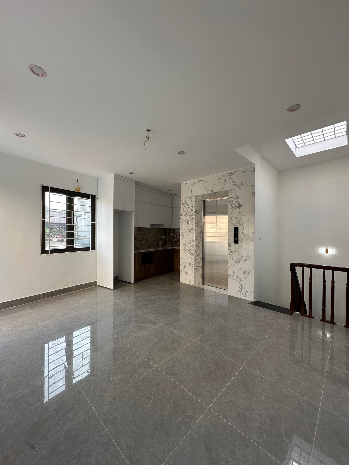 Bán nhà Trần Khát Chân - diện tích 42m2 5 tầng - Lô góc thoáng sáng - giá 12,5 tỷ