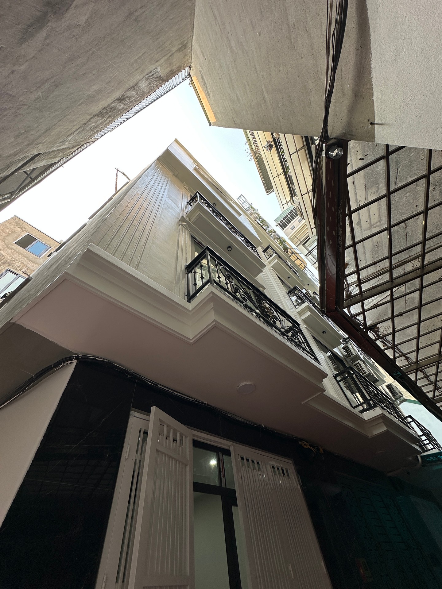 Bán nhà Trần Khát Chân - diện tích 42m2 5 tầng - Lô góc thoáng sáng - giá 12,5 tỷ