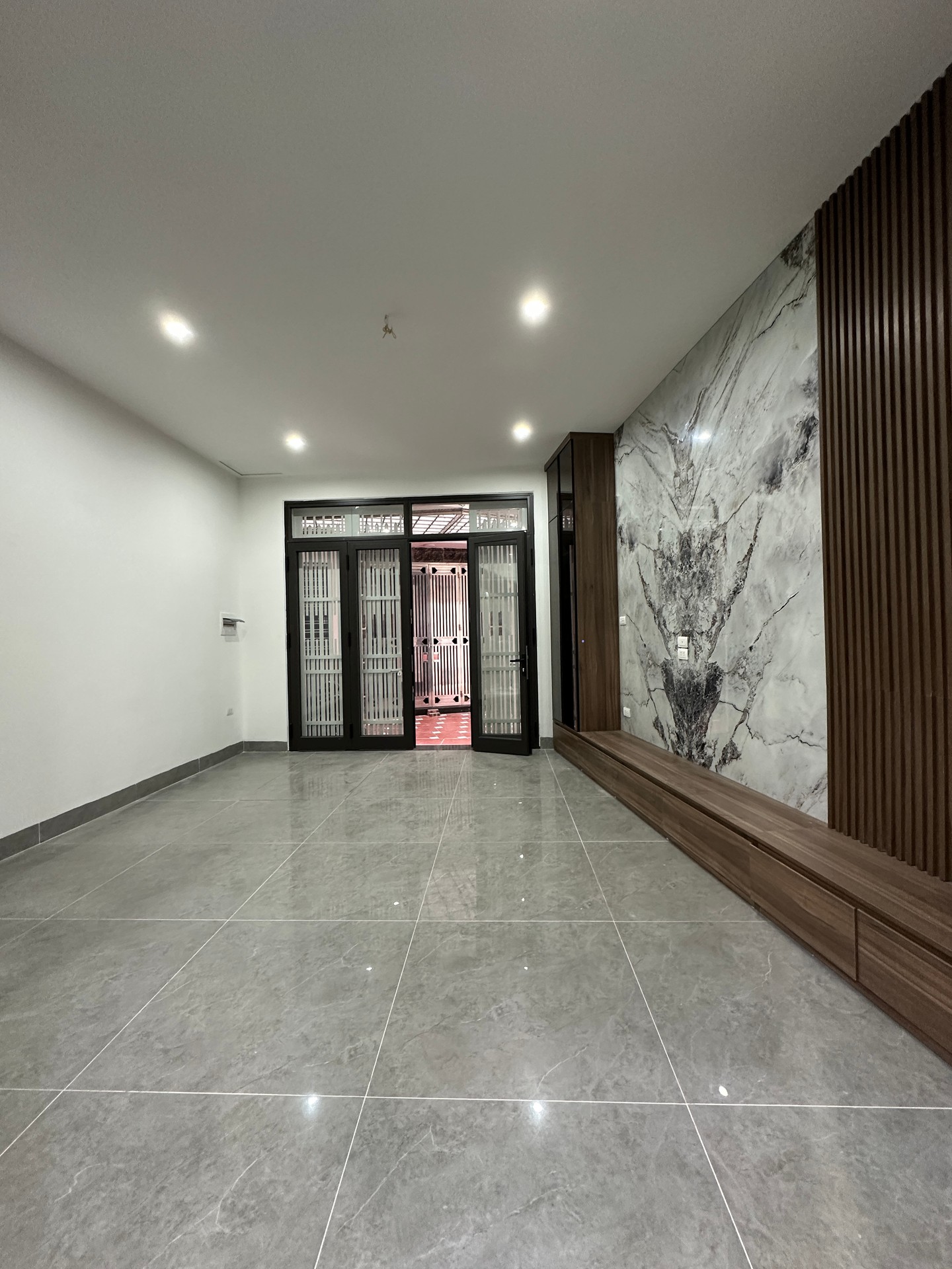 Bán nhà Trần Khát Chân - diện tích 42m2 5 tầng - Lô góc thoáng sáng - giá 12,5 tỷ
