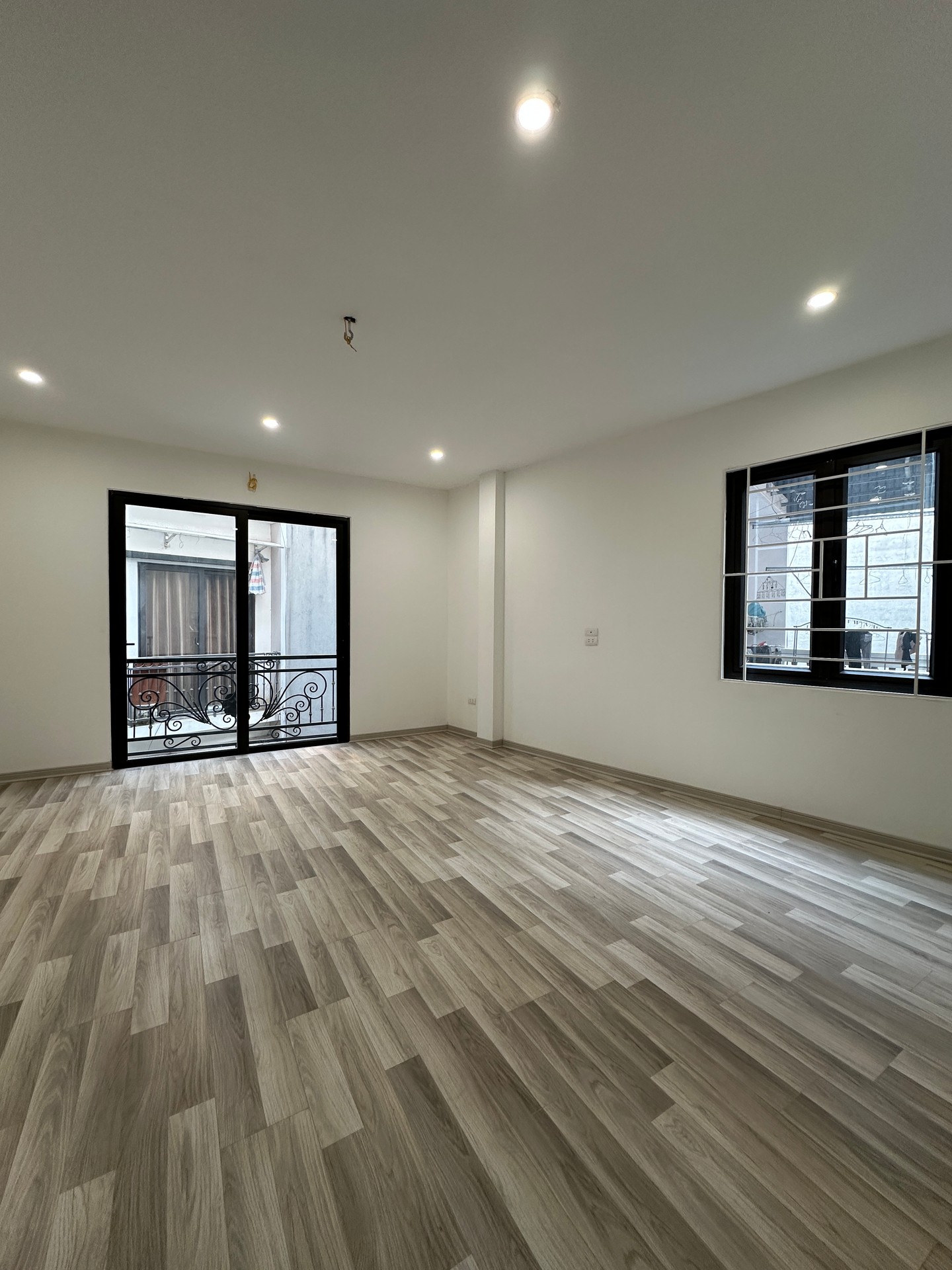 Bán nhà Trần Khát Chân - diện tích 42m2 5 tầng - Lô góc thoáng sáng - giá 12,5 tỷ
