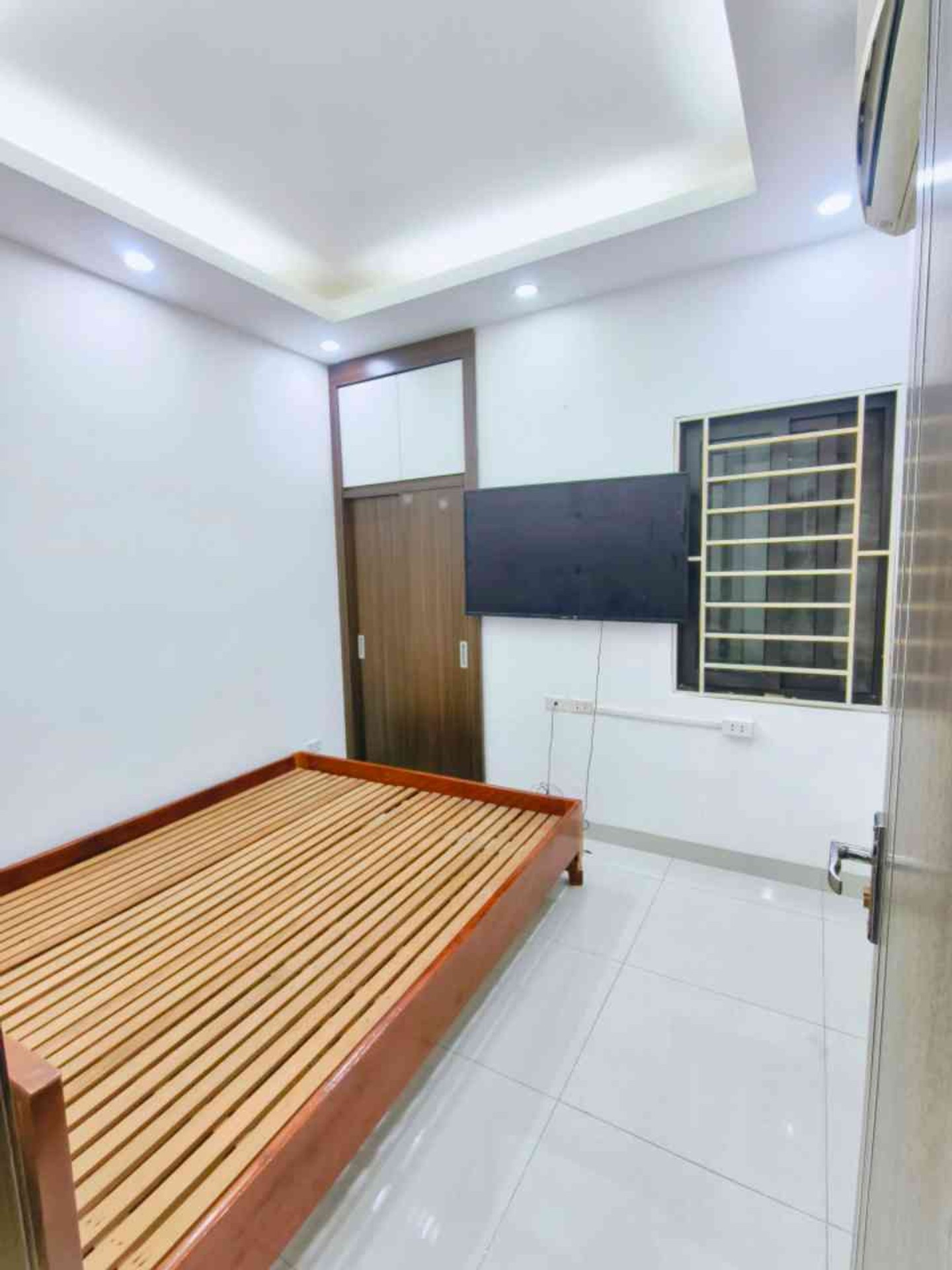 Bán nhà Khâm Thiên - diện tích 35m2 1 tầng - Thang máy - giá 1,8 tỷ
