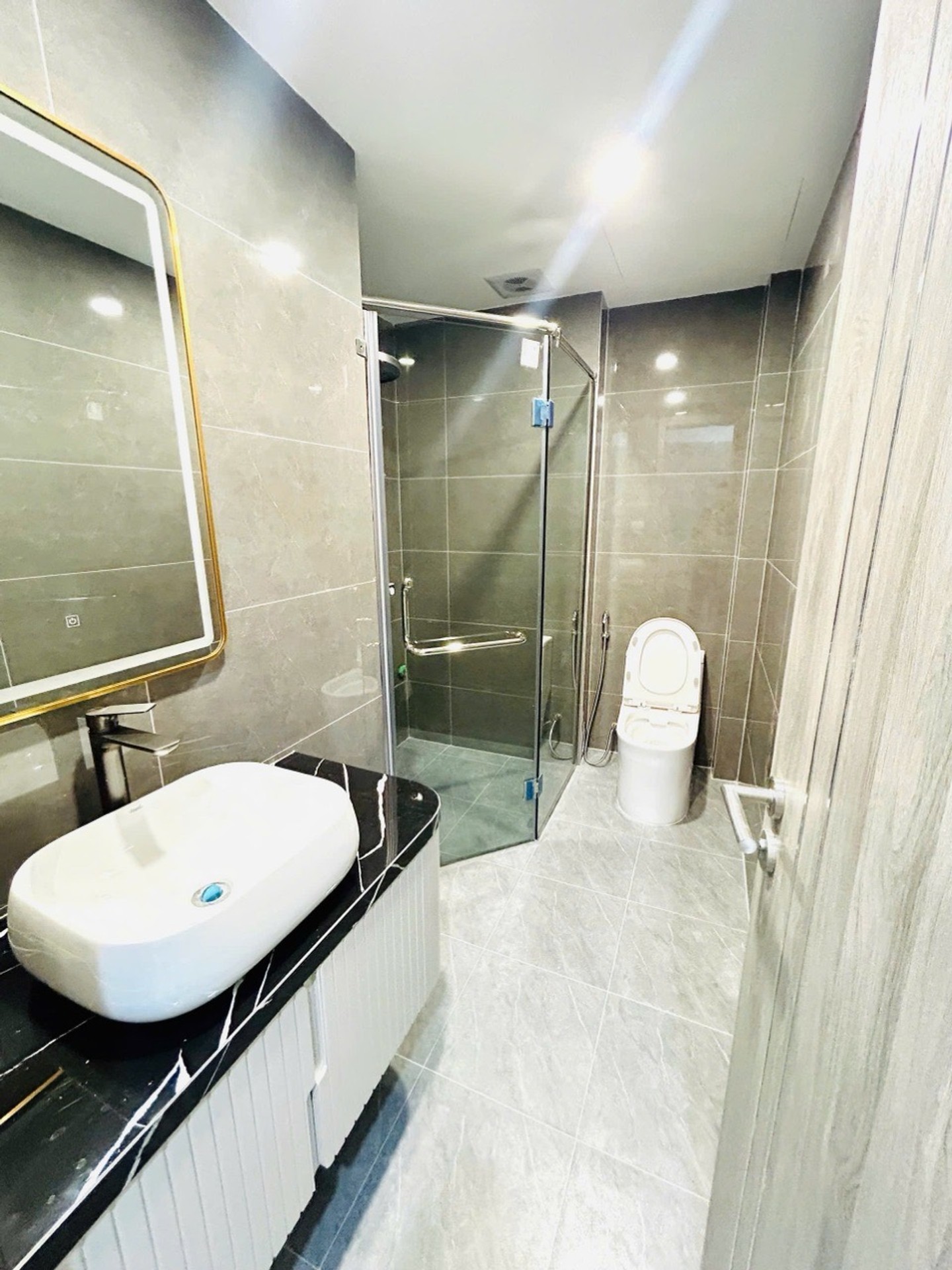 Bán nhà Nguyễn Chính - diện tích 50m2 6 tầng - Thang máy - giá 13,8 tỷ