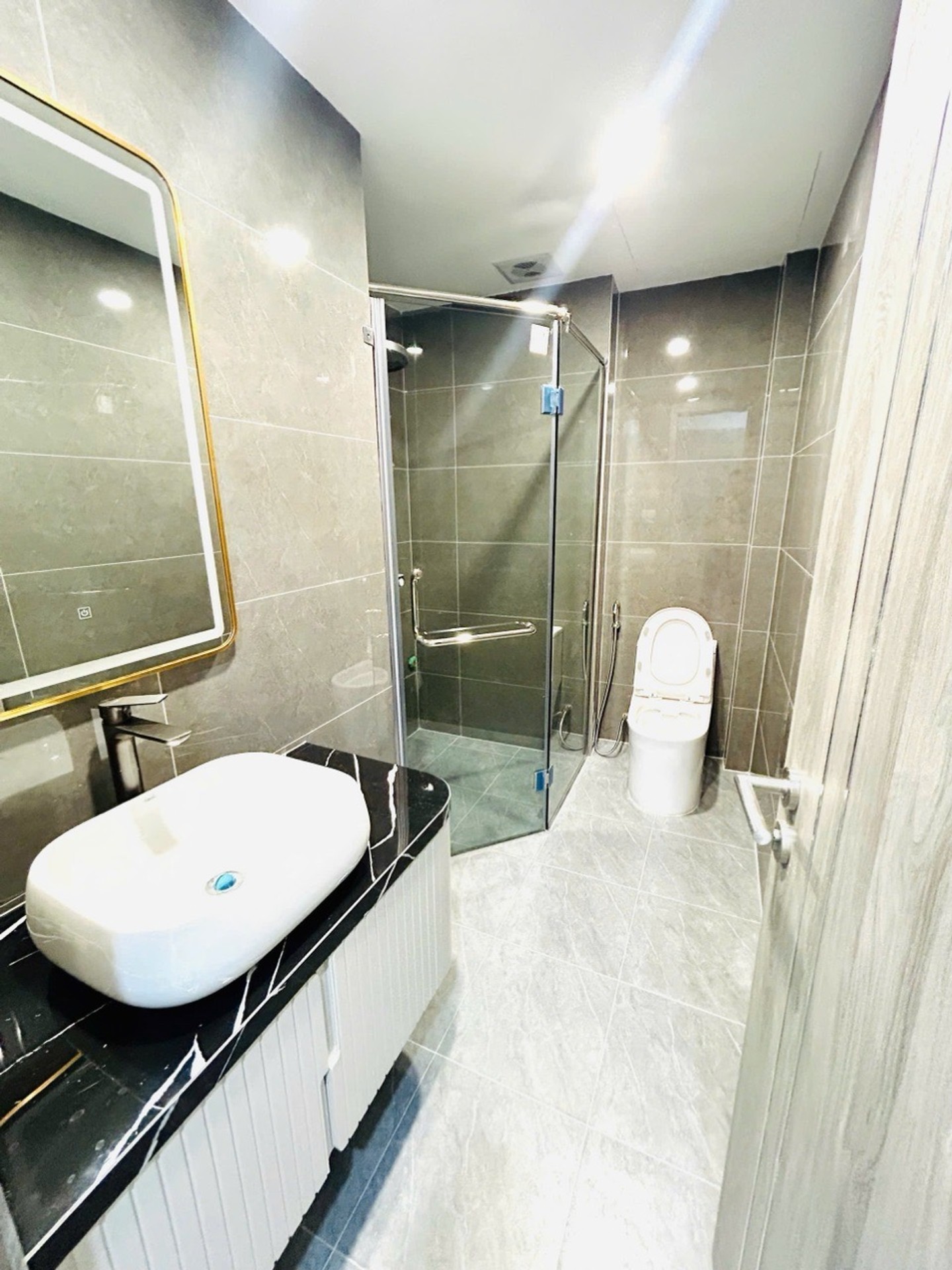 Bán nhà Nguyễn Chính - diện tích 50m2 6 tầng - Thang máy - giá 13,8 tỷ