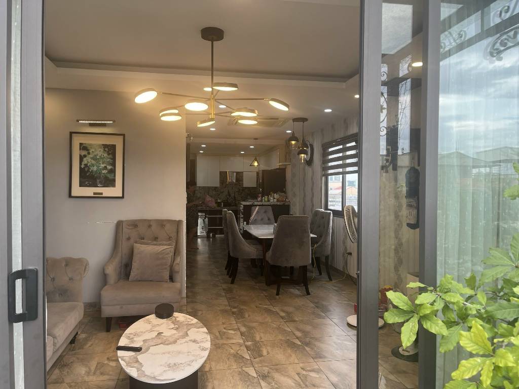 Bán nhà Giảng Võ - diện tích 159m2 9 tầng - Ô tô đỗ chạy thoải mái - giá 98 tỷ