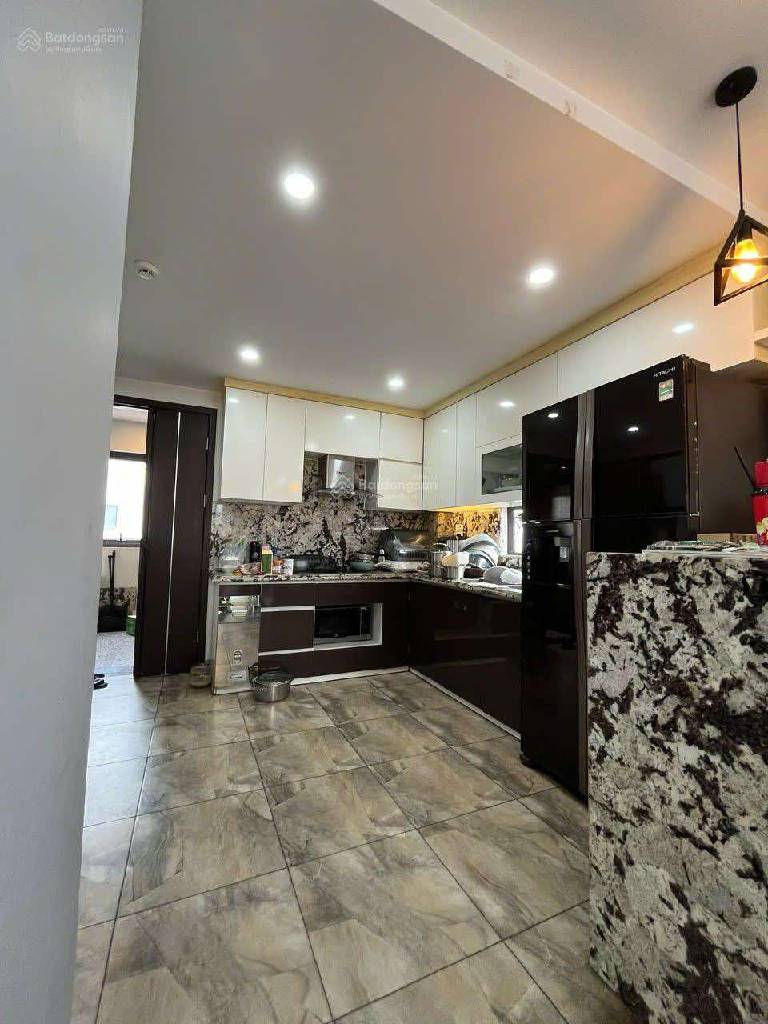 Bán nhà Giảng Võ - diện tích 159m2 9 tầng - Ô tô đỗ chạy thoải mái - giá 98 tỷ