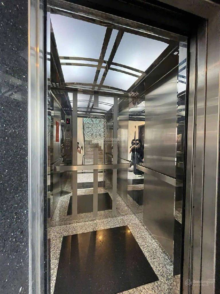 Bán nhà Giảng Võ - diện tích 159m2 9 tầng - Ô tô đỗ chạy thoải mái - giá 98 tỷ