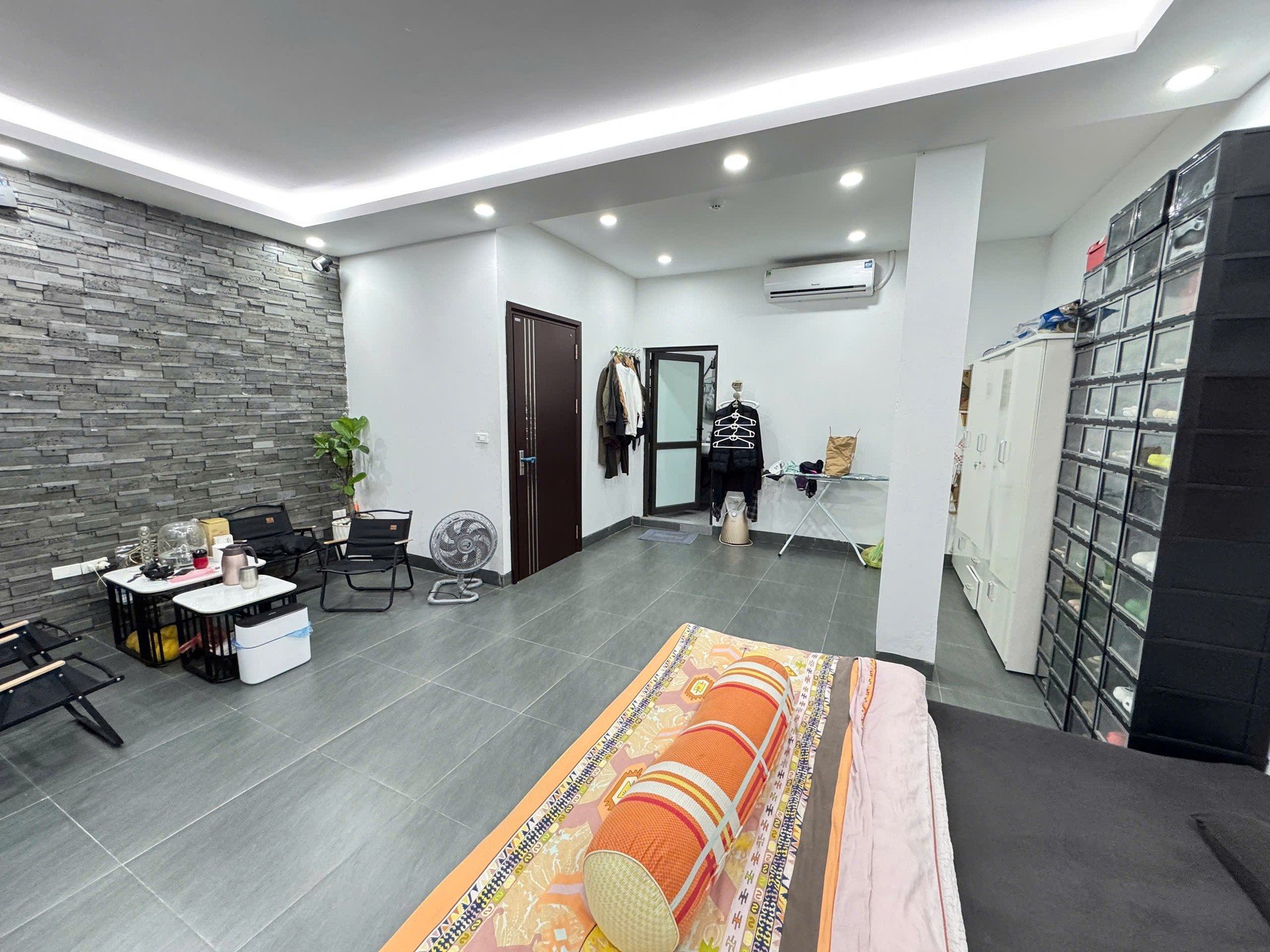 Bán nhà Tô Hoàng - diện tích 48m2 6 tầng - Lô góc 2 mặt tiền - giá 17,5 tỷ