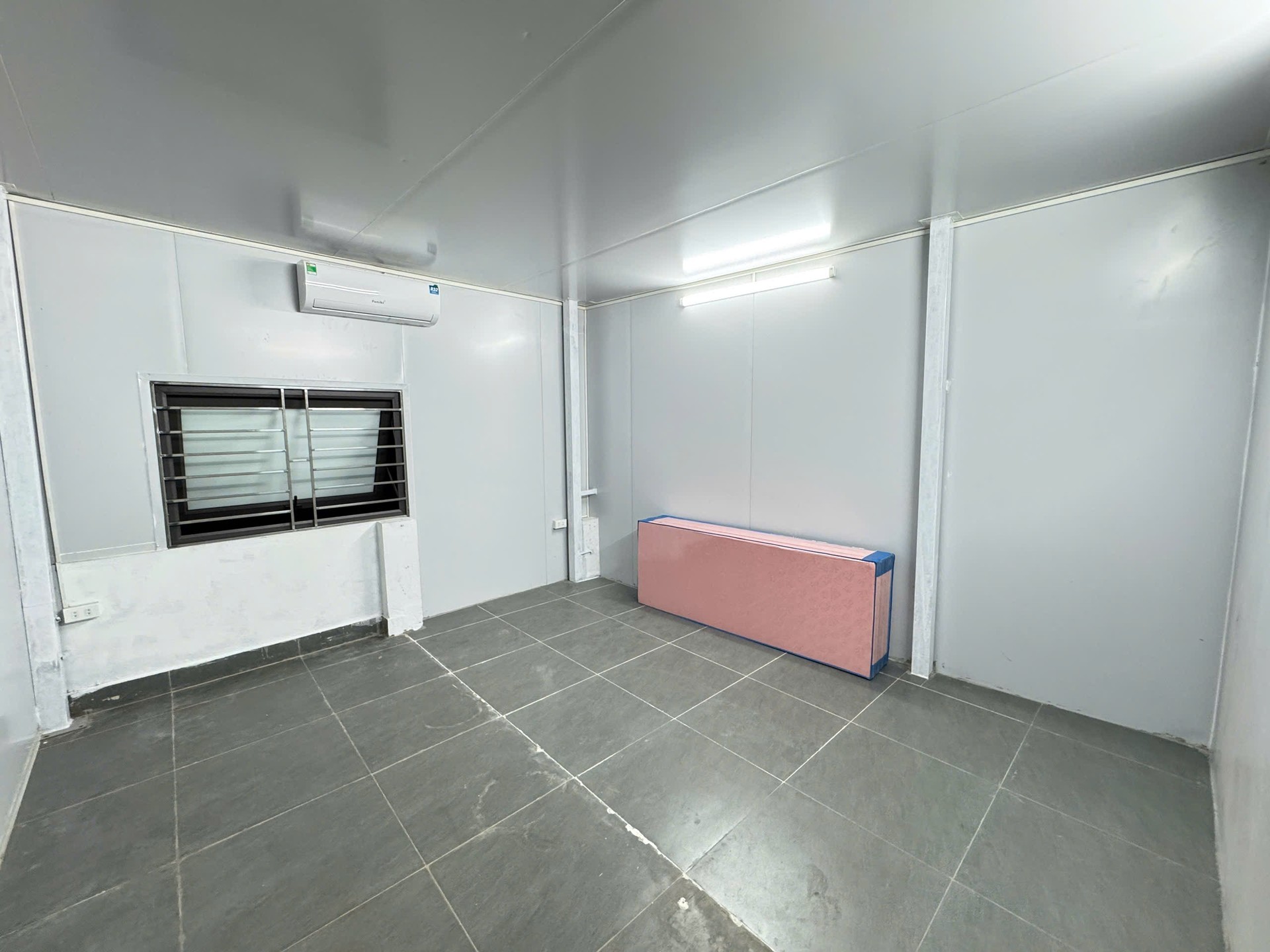 Bán nhà Tô Hoàng - diện tích 48m2 6 tầng - Lô góc 2 mặt tiền - giá 17,5 tỷ