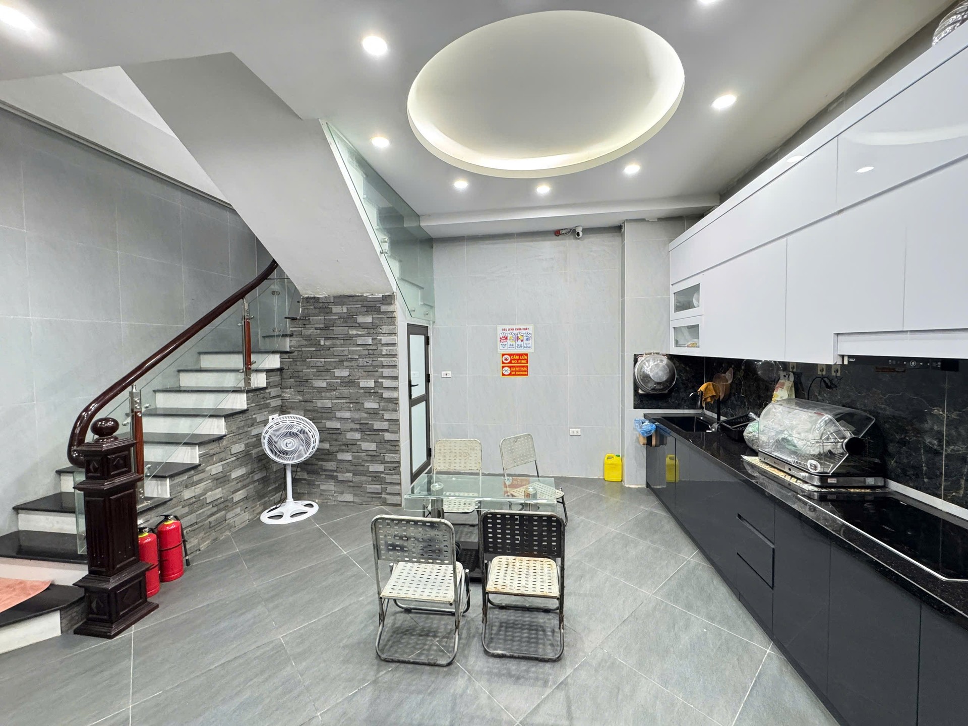 Bán nhà Tô Hoàng - diện tích 48m2 6 tầng - Lô góc 2 mặt tiền - giá 17,5 tỷ