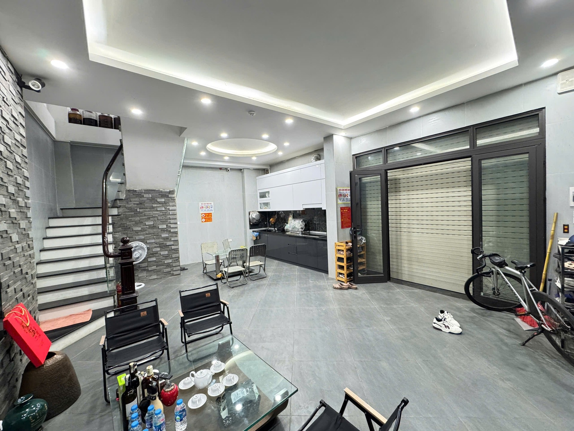 Bán nhà Tô Hoàng - diện tích 48m2 6 tầng - Lô góc 2 mặt tiền - giá 17,5 tỷ