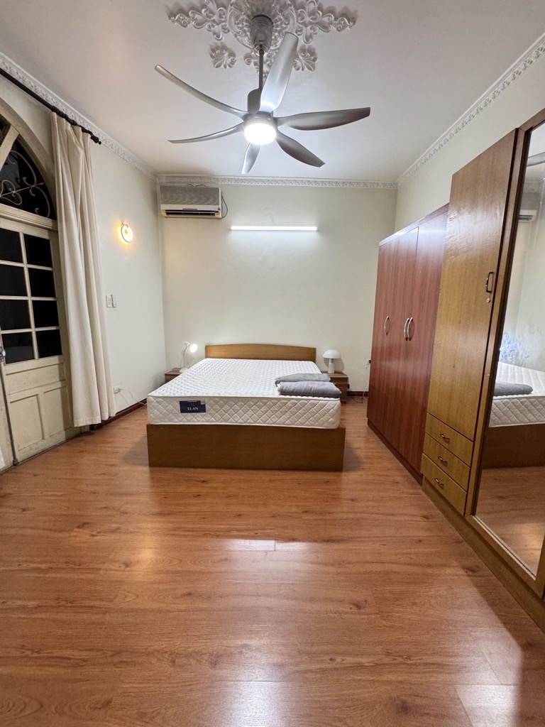 Bán nhà Trần Hưng Đạo - diện tích 133.5m2 5 tầng - Mặt phố VIP - giá 106,8 tỷ