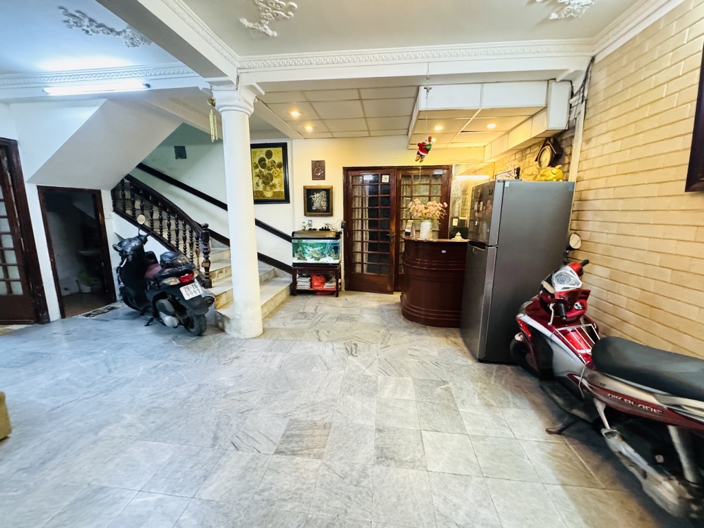 Bán nhà Trần Hưng Đạo - diện tích 133.5m2 5 tầng - Mặt phố VIP - giá 106,8 tỷ