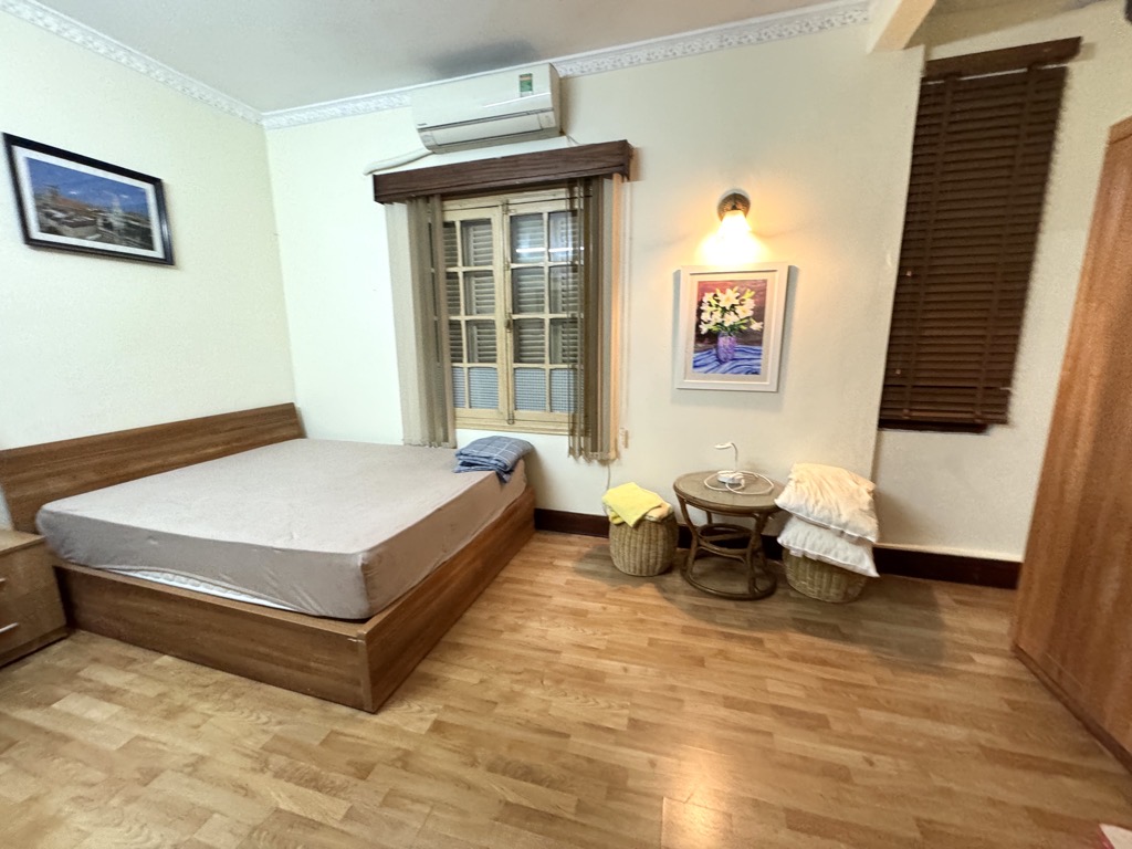 Bán nhà Trần Hưng Đạo - diện tích 133.5m2 5 tầng - Mặt phố VIP - giá 106,8 tỷ