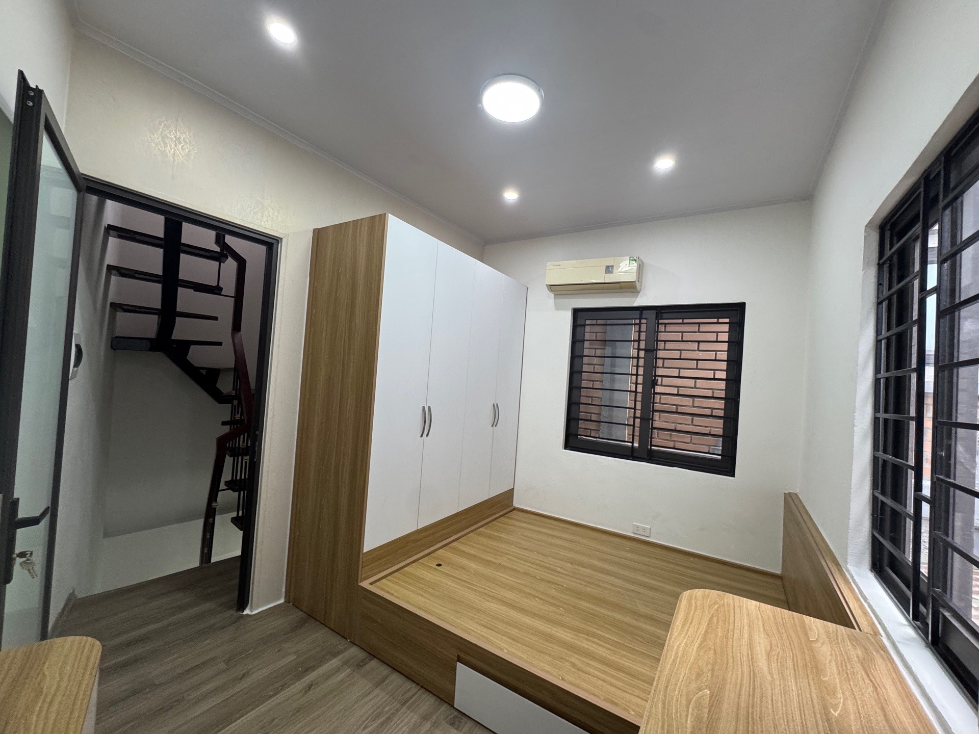 Bán nhà Hồng Mai - diện tích 11m2 4 tầng - Nhà đẹp, full nội thất - giá 3,5 tỷ
