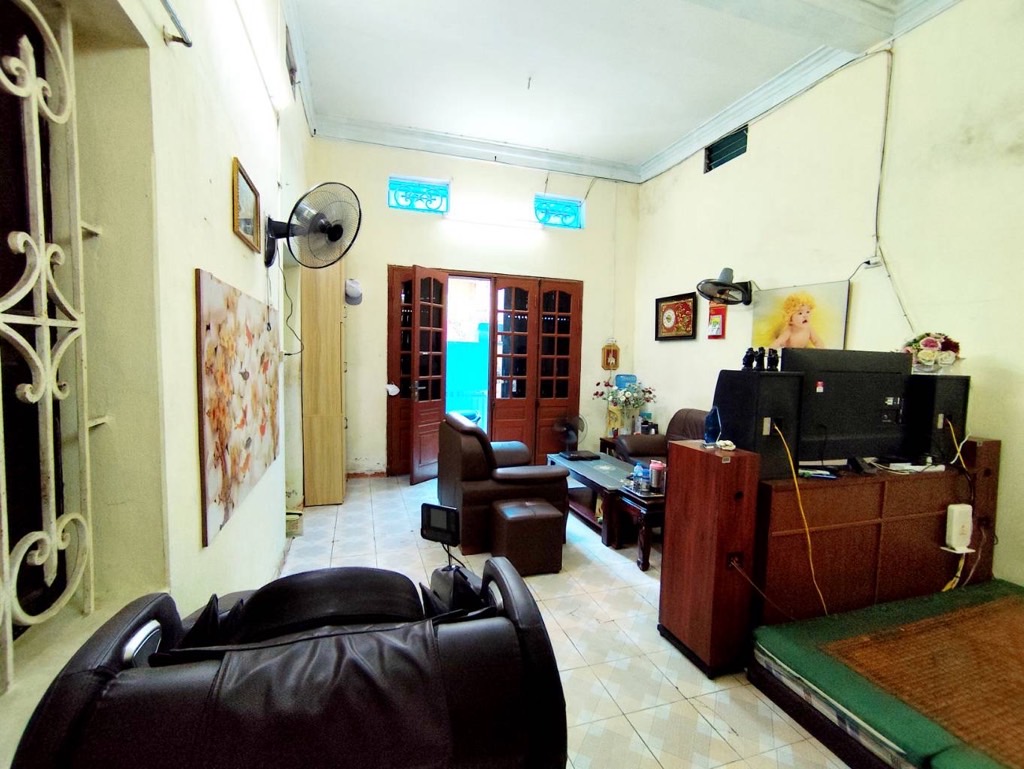 Bán nhà Hoàng Mai - diện tích 70m2 2 tầng - Ngõ thông thoáng, cực gần ô tô tránh - giá 9,8 tỷ