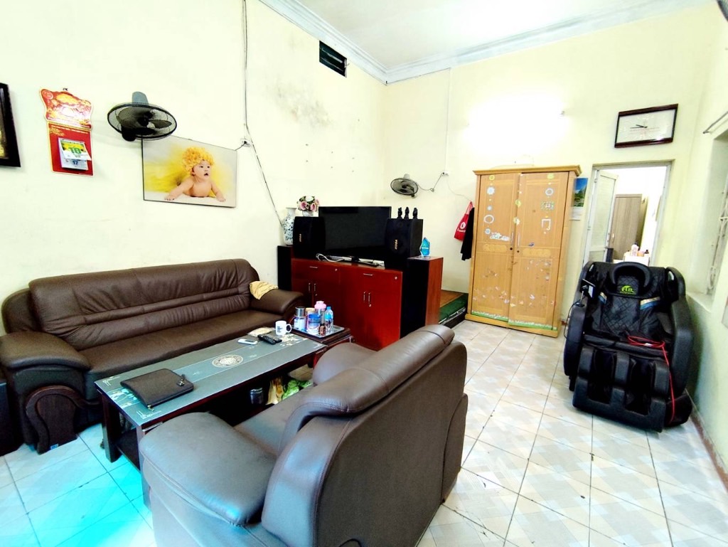 Bán nhà Hoàng Mai - diện tích 70m2 2 tầng - Ngõ thông thoáng, cực gần ô tô tránh - giá 9,8 tỷ