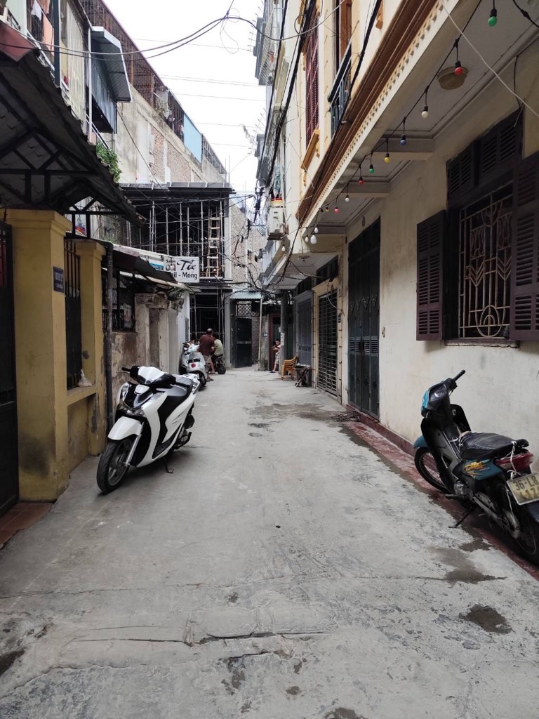 Bán nhà Hoàng Mai - diện tích 70m2 2 tầng - Ngõ thông thoáng, cực gần ô tô tránh - giá 9,8 tỷ
