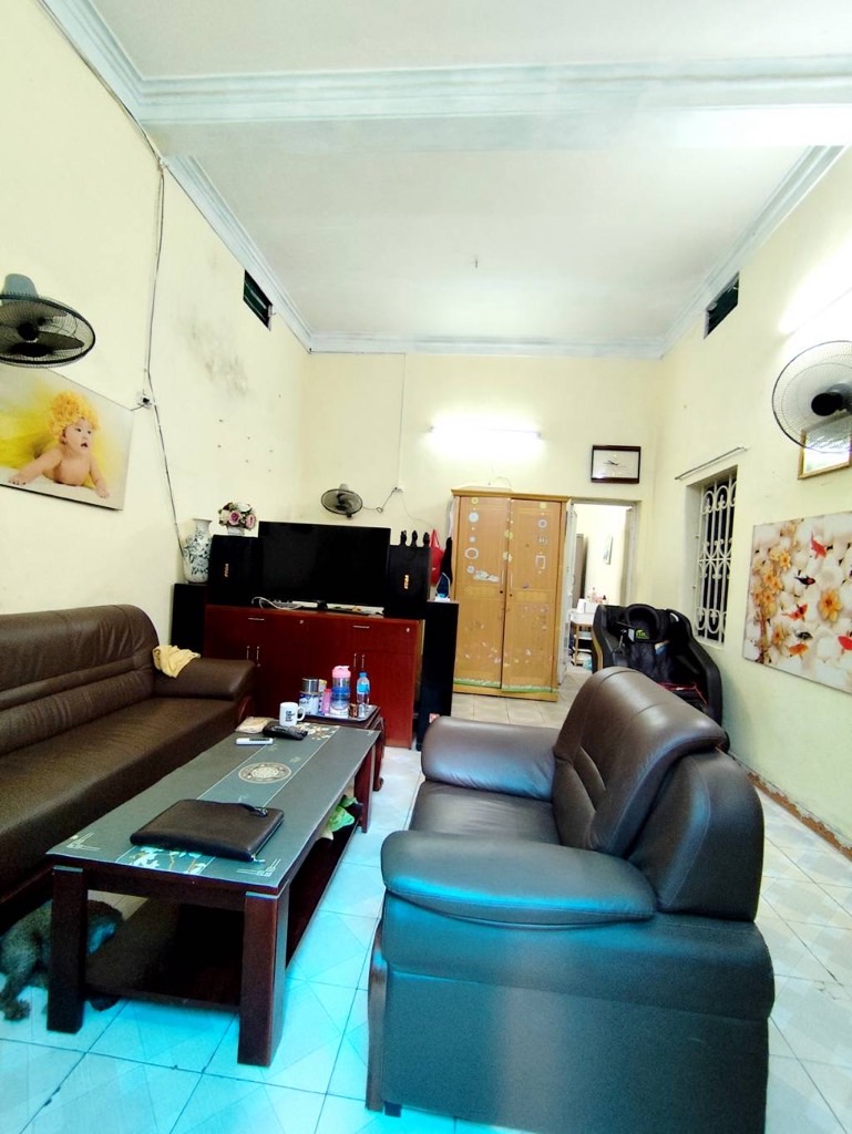 Bán nhà Hoàng Mai - diện tích 70m2 2 tầng - Ngõ thông thoáng, cực gần ô tô tránh - giá 9,8 tỷ