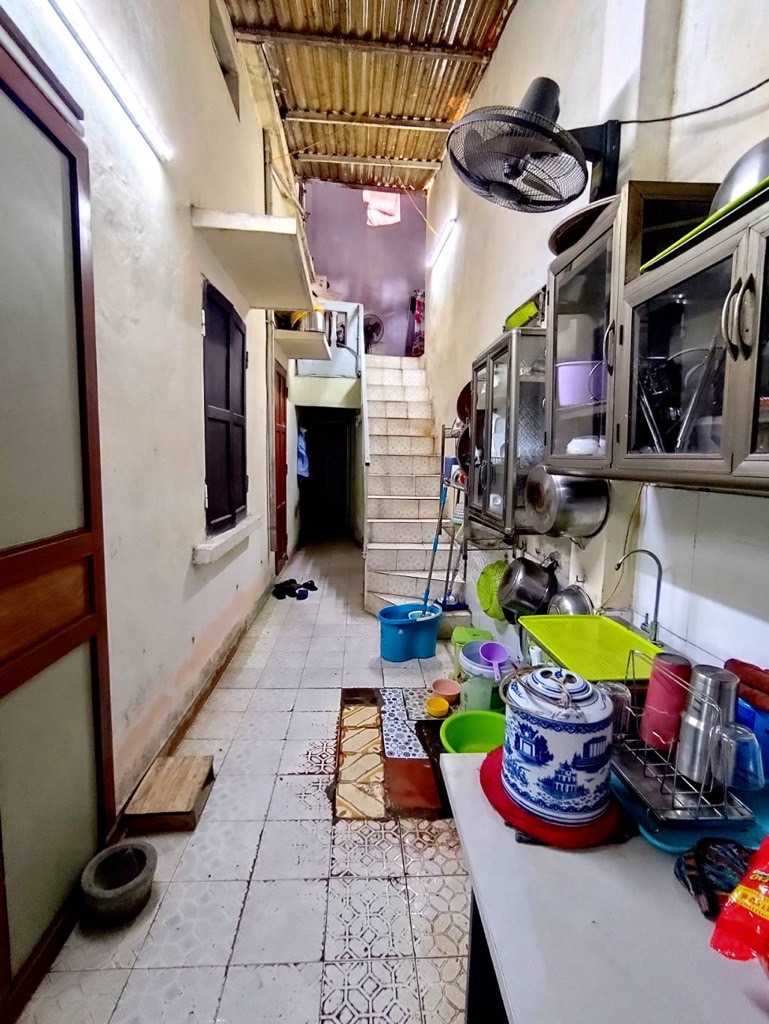 Bán nhà Hoàng Mai - diện tích 70m2 2 tầng - Ngõ thông thoáng, cực gần ô tô tránh - giá 9,8 tỷ