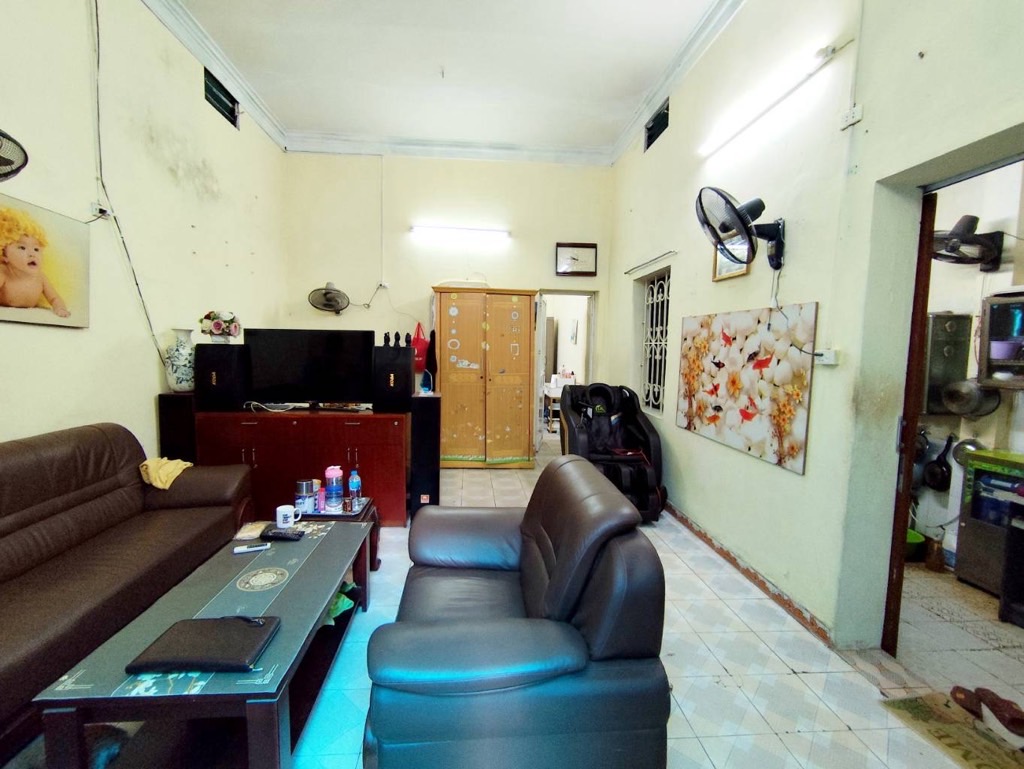 Bán nhà Hoàng Mai - diện tích 70m2 2 tầng - Ngõ thông thoáng, cực gần ô tô tránh - giá 9,8 tỷ