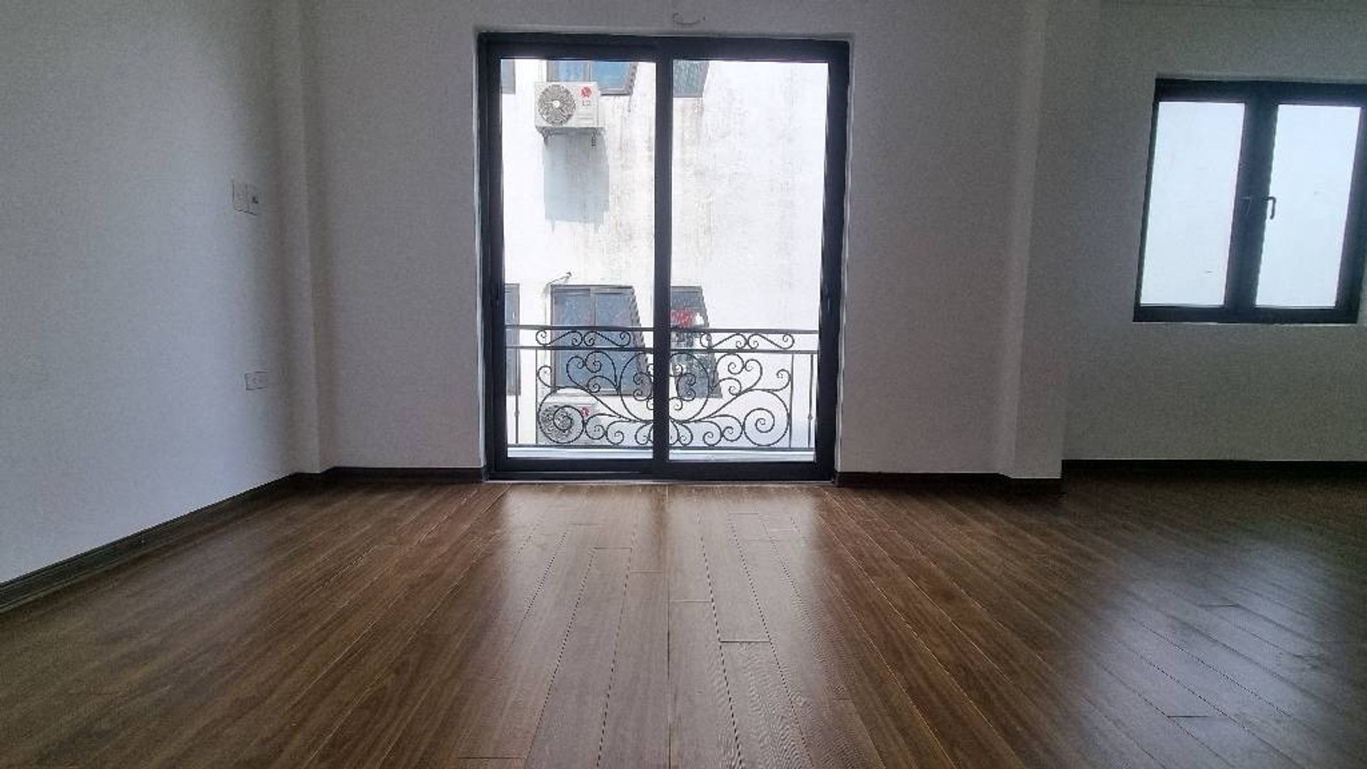 Bán nhà Thái Thịnh - diện tích 32m2 6 tầng - ô tô đỗ cửa - giá 9,5 tỷ