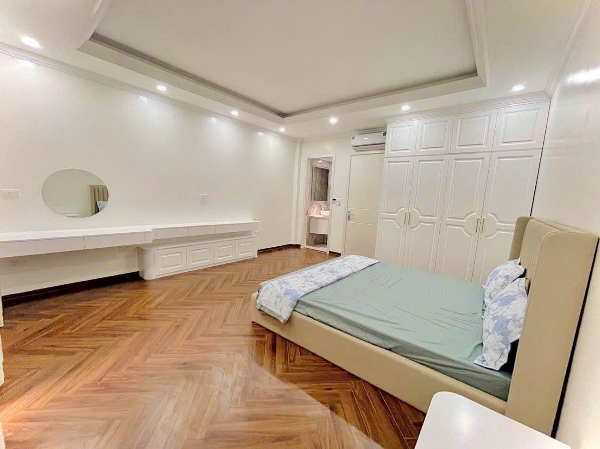 Bán nhà Vĩnh Hưng - diện tích 44m2 6 tầng - Thang máy, xây mới cứng - giá 15 tỷ