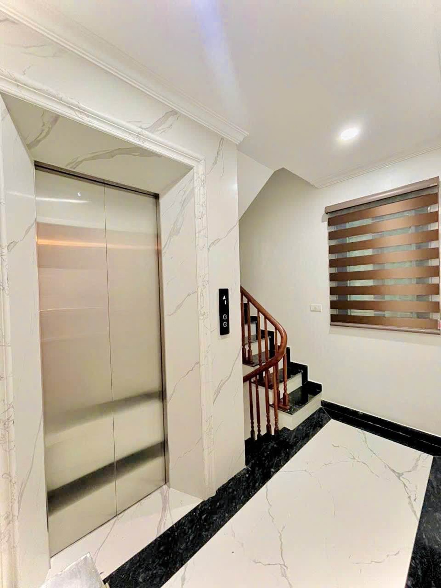 Bán nhà Vĩnh Hưng - diện tích 44m2 6 tầng - Thang máy, xây mới cứng - giá 15 tỷ