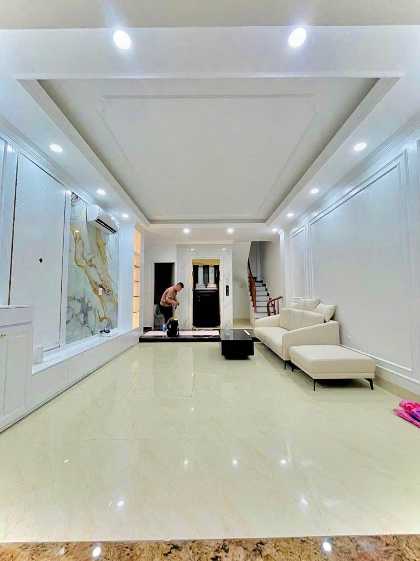 Bán nhà Vĩnh Hưng - diện tích 44m2 6 tầng - Thang máy, xây mới cứng - giá 15 tỷ