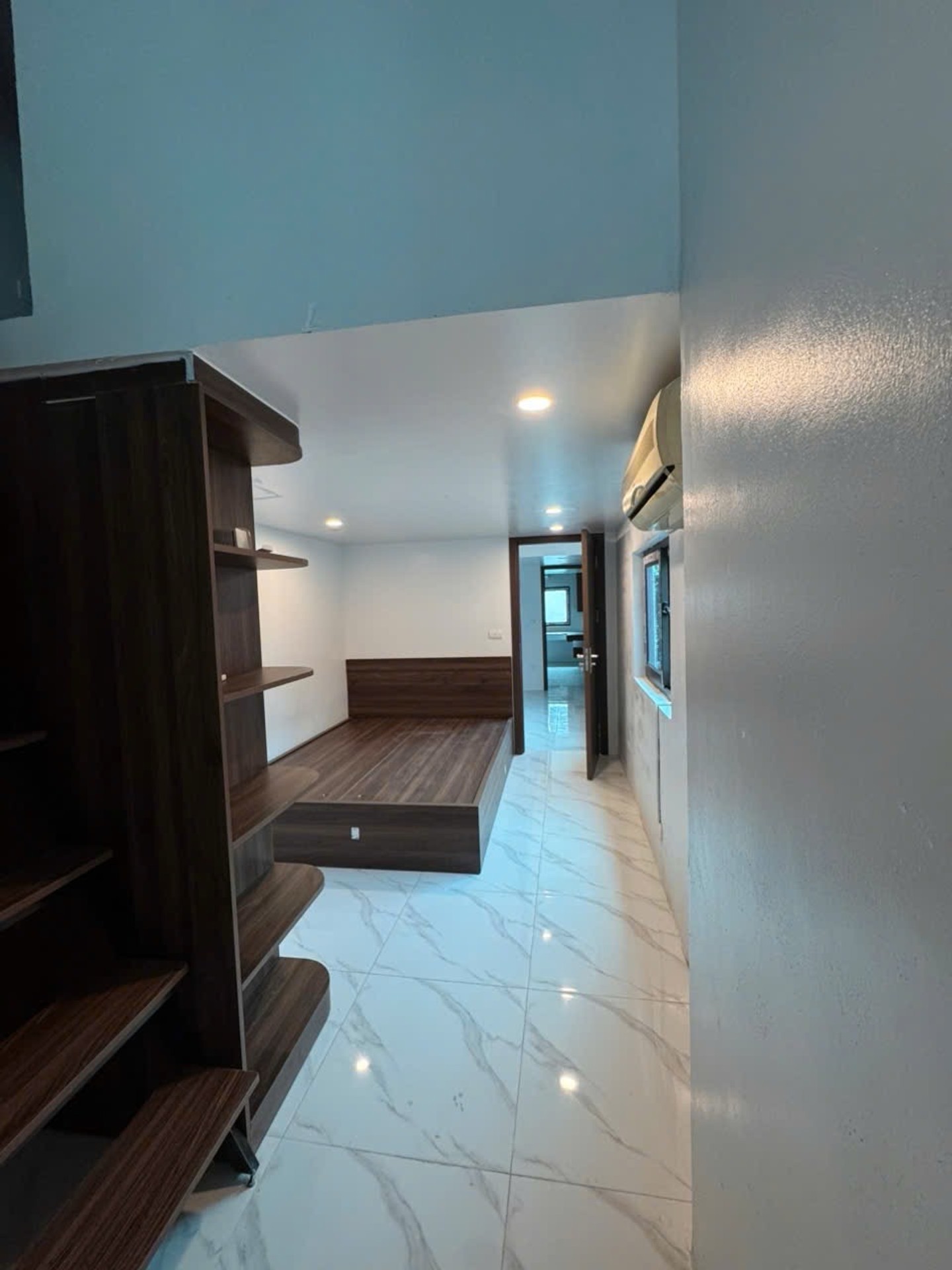 Bán nhà Mai Động - diện tích 85m2 2 tầng - ô tô tránh - giá 3,85 tỷ