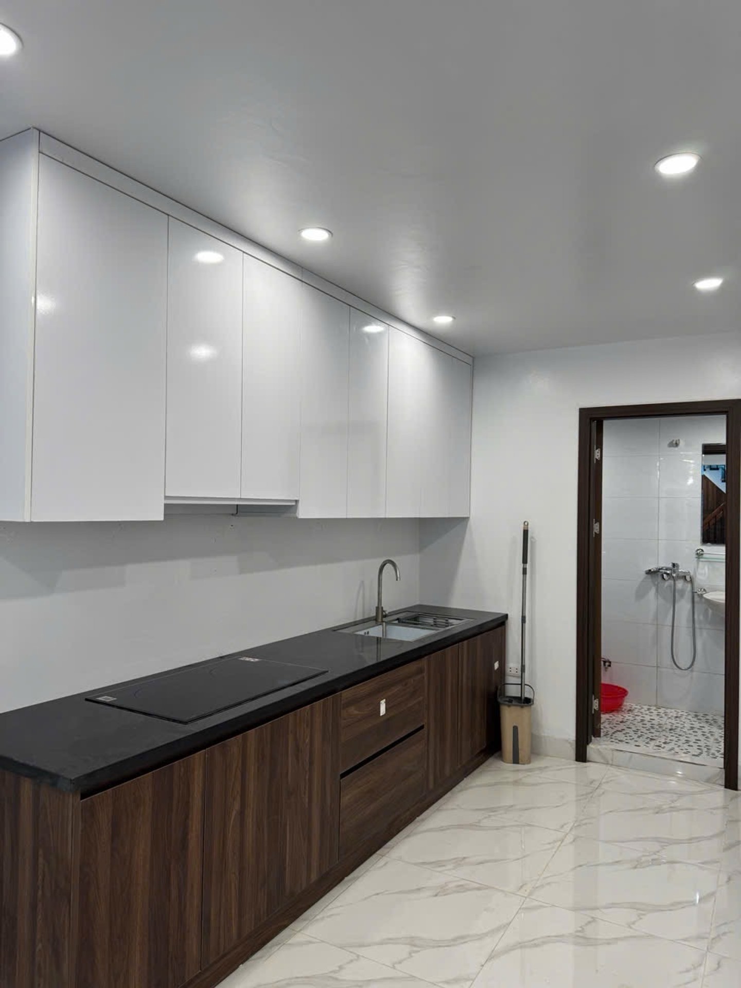 Bán nhà Mai Động - diện tích 85m2 2 tầng - ô tô tránh - giá 3,85 tỷ