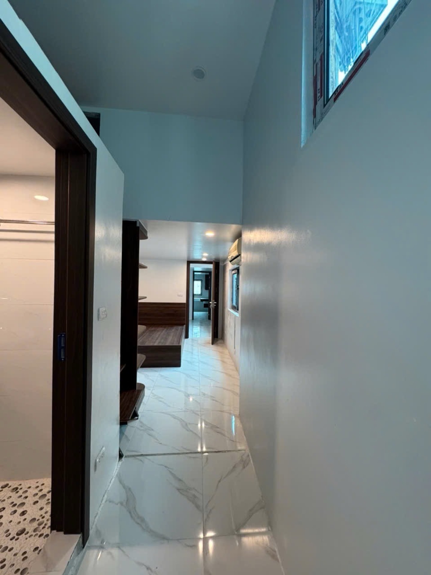Bán nhà Mai Động - diện tích 85m2 2 tầng - ô tô tránh - giá 3,85 tỷ