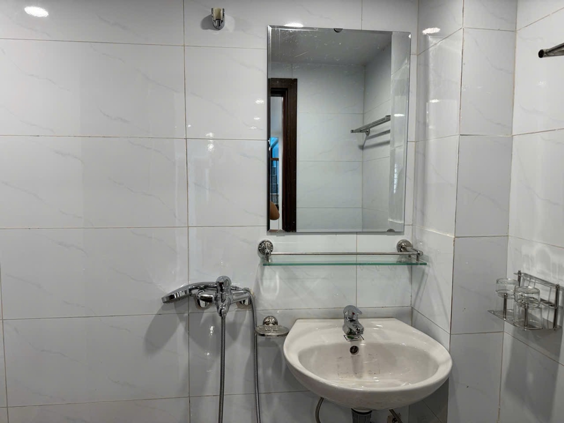 Bán nhà Mai Động - diện tích 85m2 2 tầng - ô tô tránh - giá 3,85 tỷ