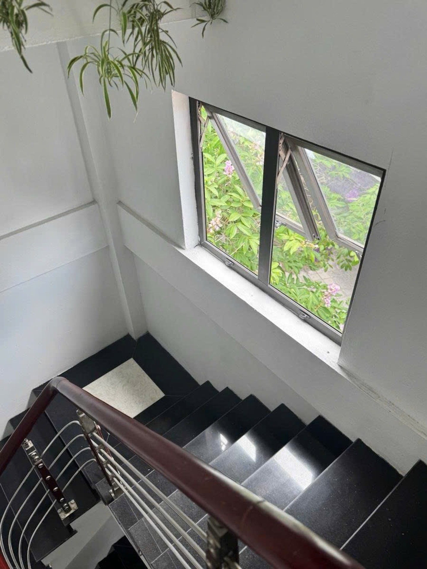 Bán nhà ngõ Quỳnh - diện tích 31m2 5 tầng - Ô tô đỗ cửa - giá 8,75 tỷ