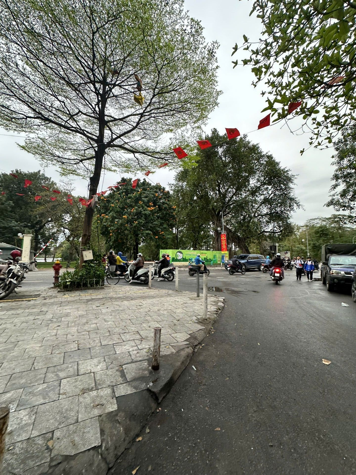 Bán nhà Vân Hồ 3 - diện tích 31m2 2 tầng - Ô tô tránh - giá 12,9 tỷ