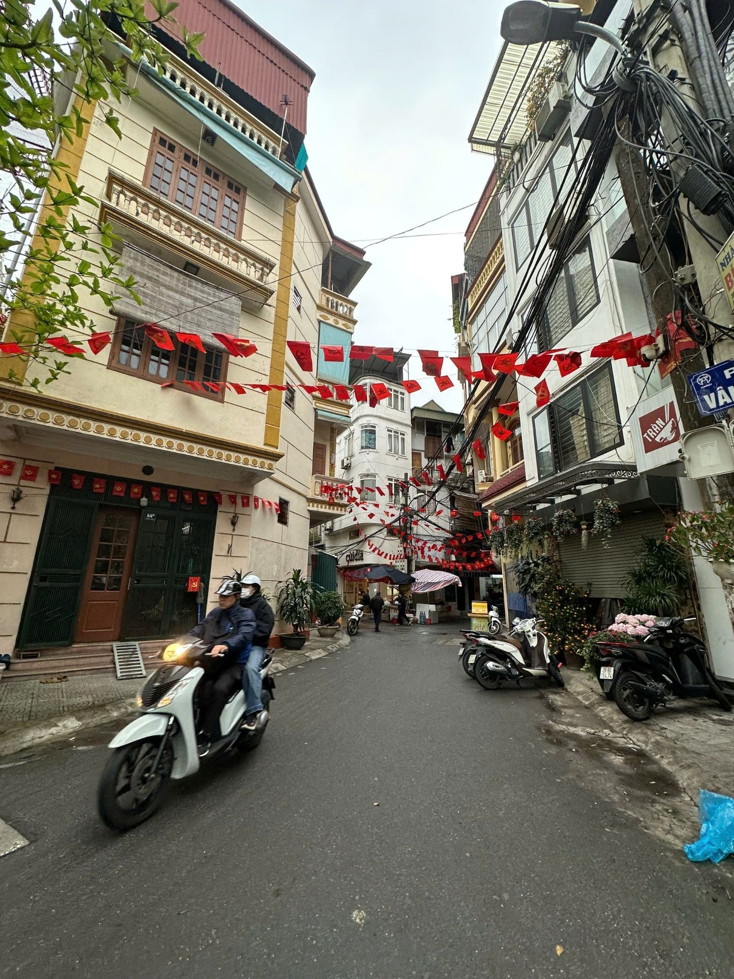 Bán nhà Vân Hồ 3 - diện tích 31m2 2 tầng - Ô tô tránh - giá 12,9 tỷ