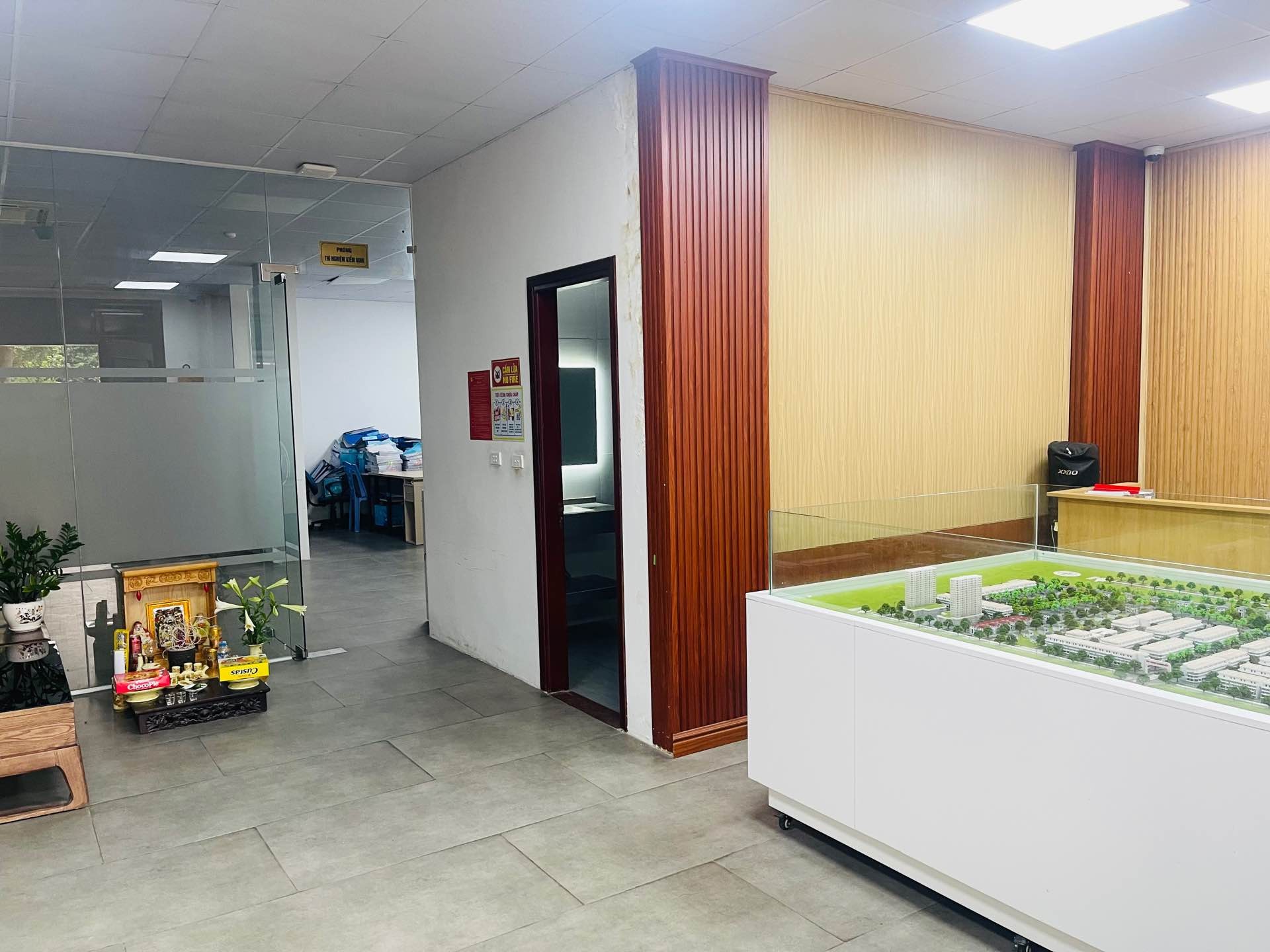 Bán nhà Linh Đàm - diện tích 210m2 5 tầng - Biệt thự đẳng cấp - giá 73 tỷ