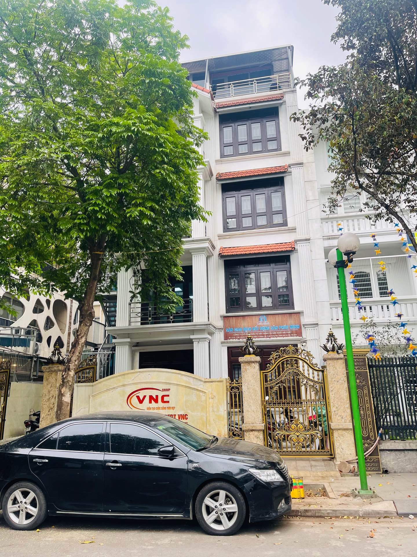 Bán nhà Linh Đàm - diện tích 210m2 5 tầng - Biệt thự đẳng cấp - giá 73 tỷ
