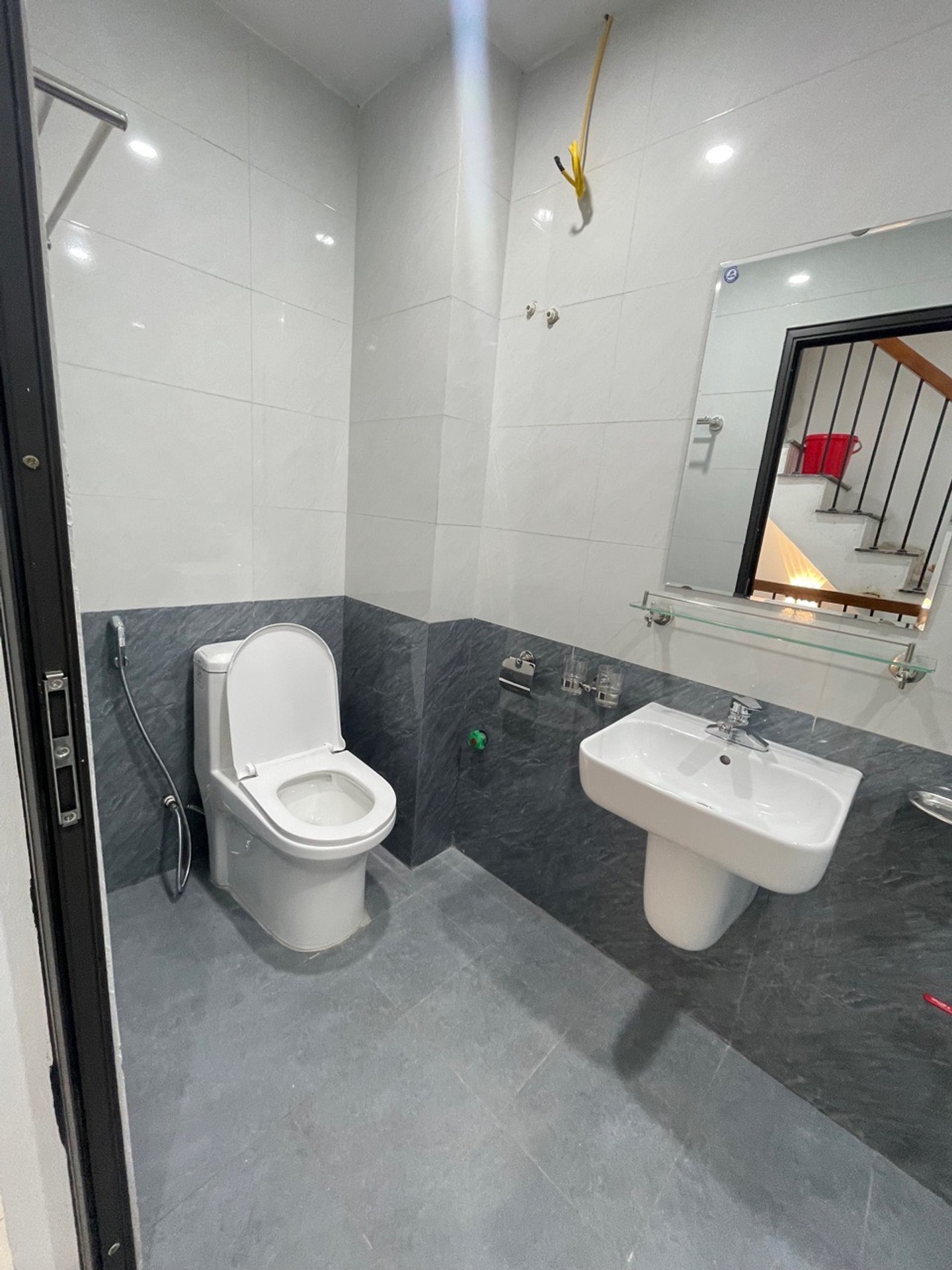 Bán nhà Định Công Hạ - diện tích 43m2 3 tầng - Nhà lô góc ô tô cách 20m - giá 5,3 tỷ