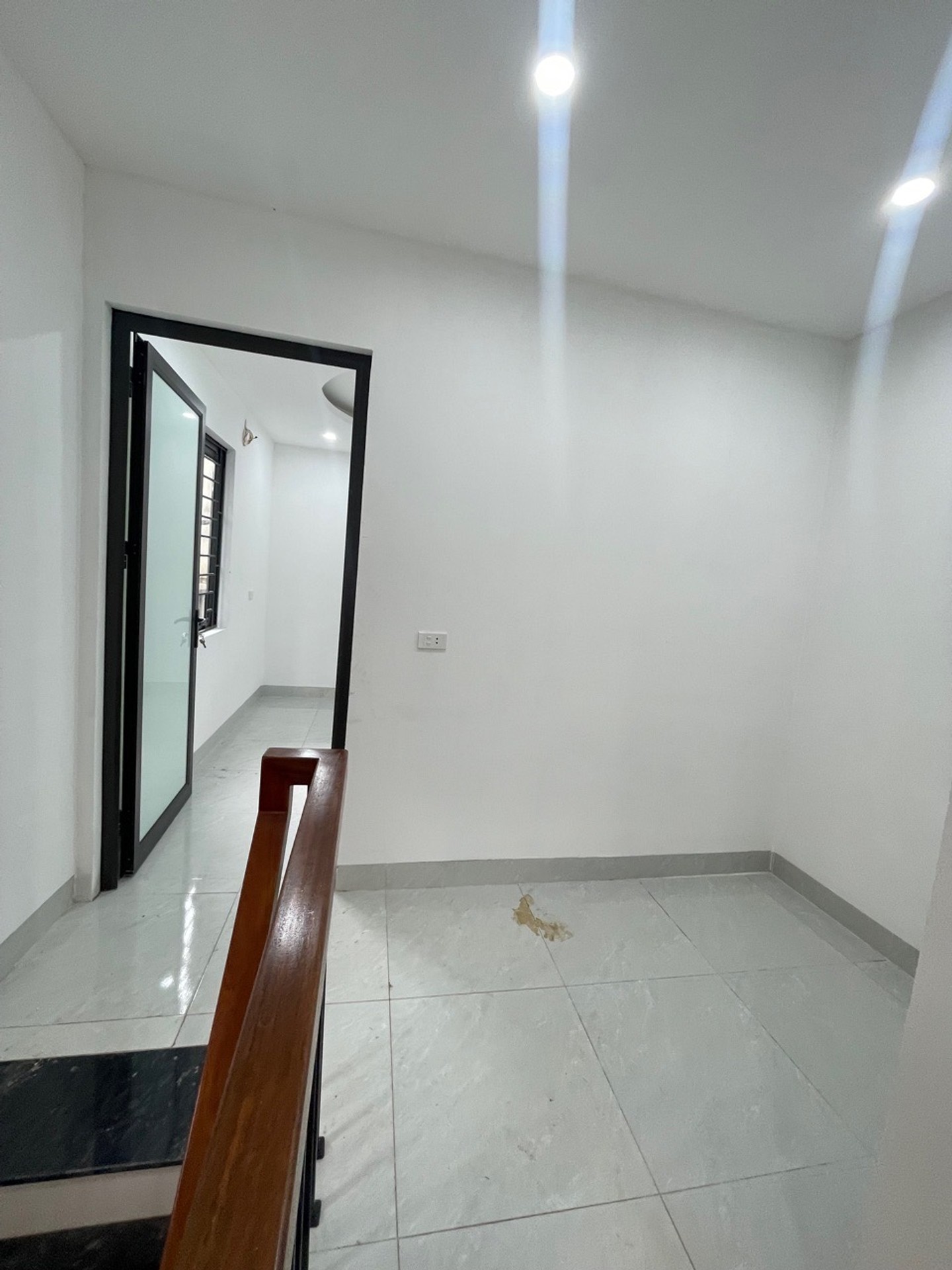 Bán nhà Định Công Hạ - diện tích 43m2 3 tầng - Nhà lô góc ô tô cách 20m - giá 5,3 tỷ