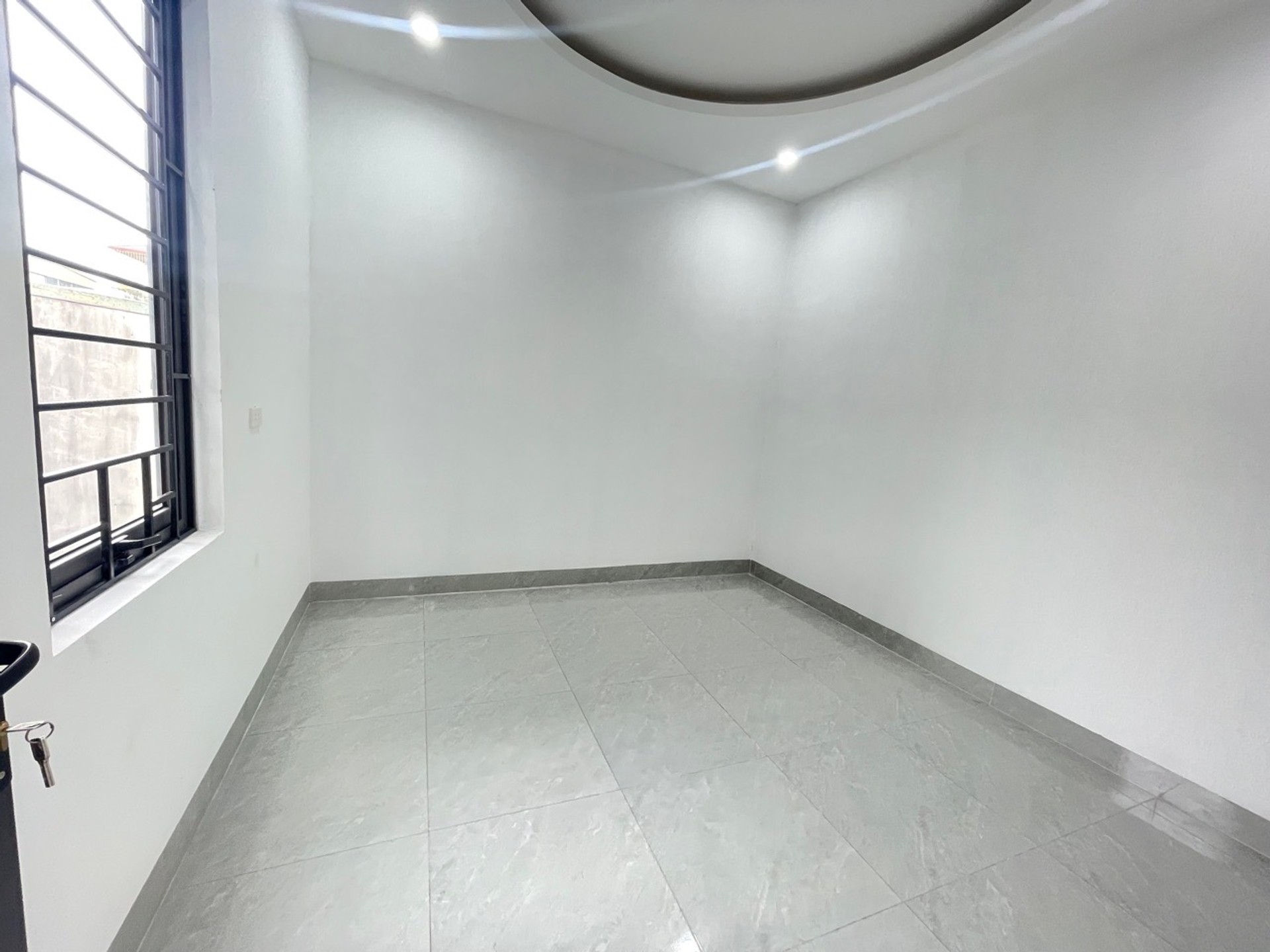 Bán nhà Định Công Hạ - diện tích 43m2 3 tầng - Nhà lô góc ô tô cách 20m - giá 5,3 tỷ