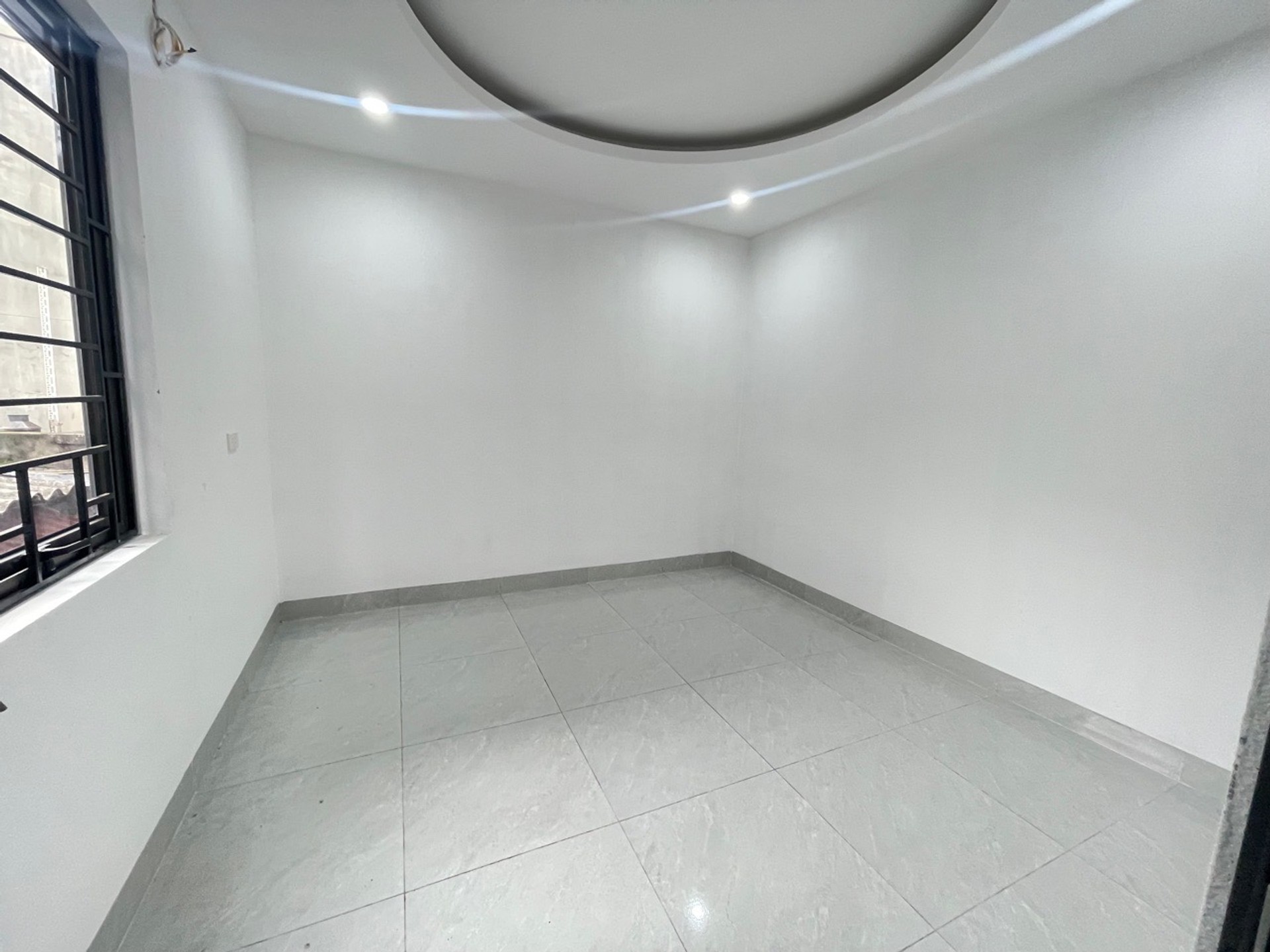 Bán nhà Định Công Hạ - diện tích 43m2 3 tầng - Nhà lô góc ô tô cách 20m - giá 5,3 tỷ
