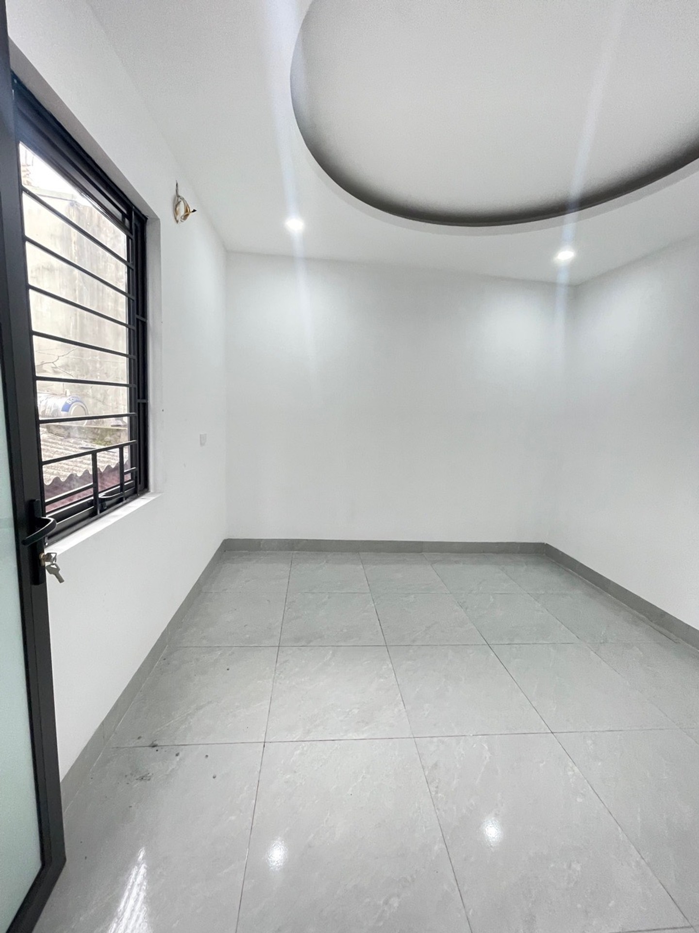 Bán nhà Định Công Hạ - diện tích 43m2 3 tầng - Nhà lô góc ô tô cách 20m - giá 5,3 tỷ