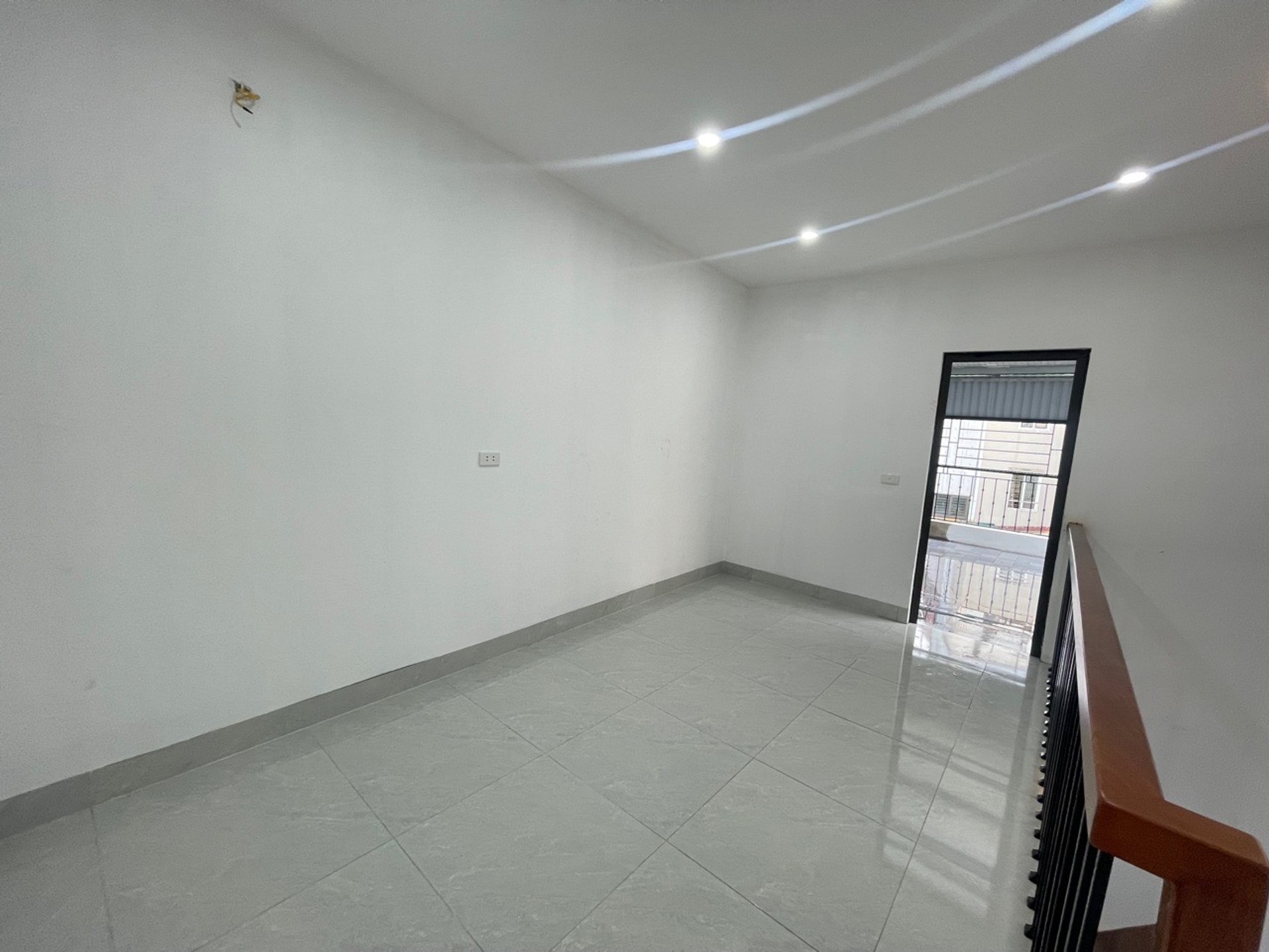 Bán nhà Định Công Hạ - diện tích 43m2 3 tầng - Nhà lô góc ô tô cách 20m - giá 5,3 tỷ