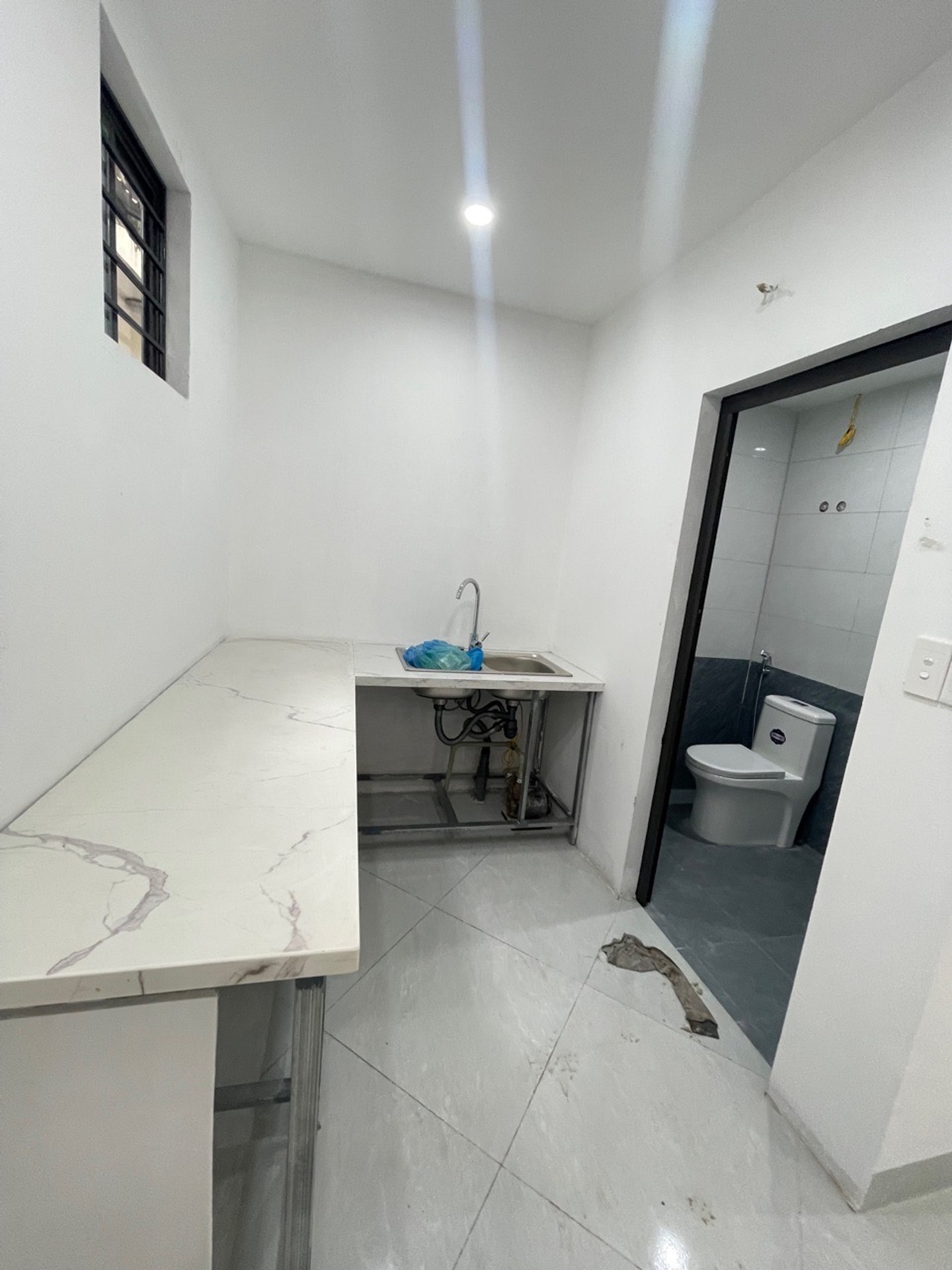 Bán nhà Định Công Hạ - diện tích 43m2 3 tầng - Nhà lô góc ô tô cách 20m - giá 5,3 tỷ