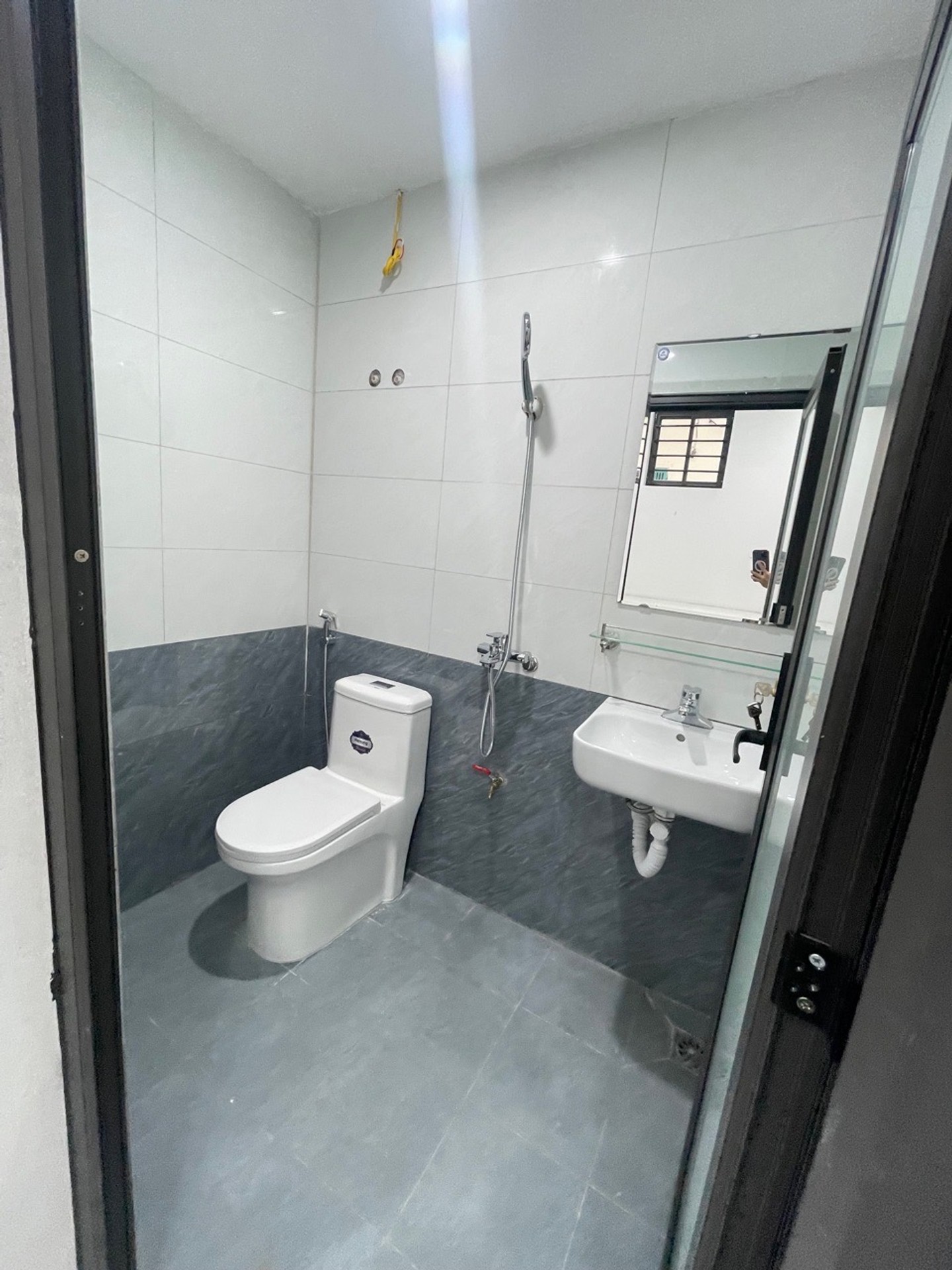 Bán nhà Định Công Hạ - diện tích 43m2 3 tầng - Nhà lô góc ô tô cách 20m - giá 5,3 tỷ